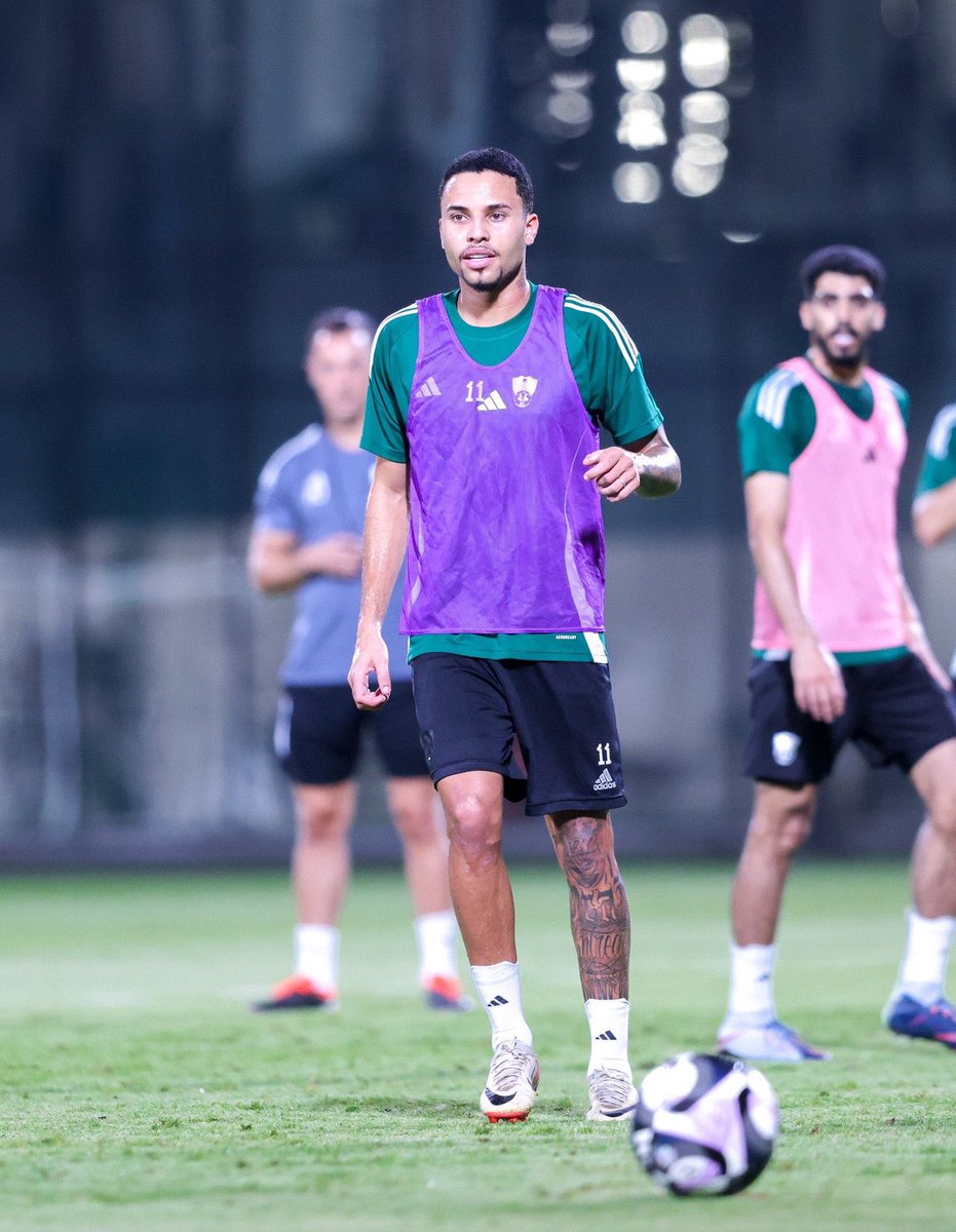 إستبعاد ألكساندر عن مواجهة الأهلي أمام ضمك يوم غد الجمعة لعدم الجاهزية