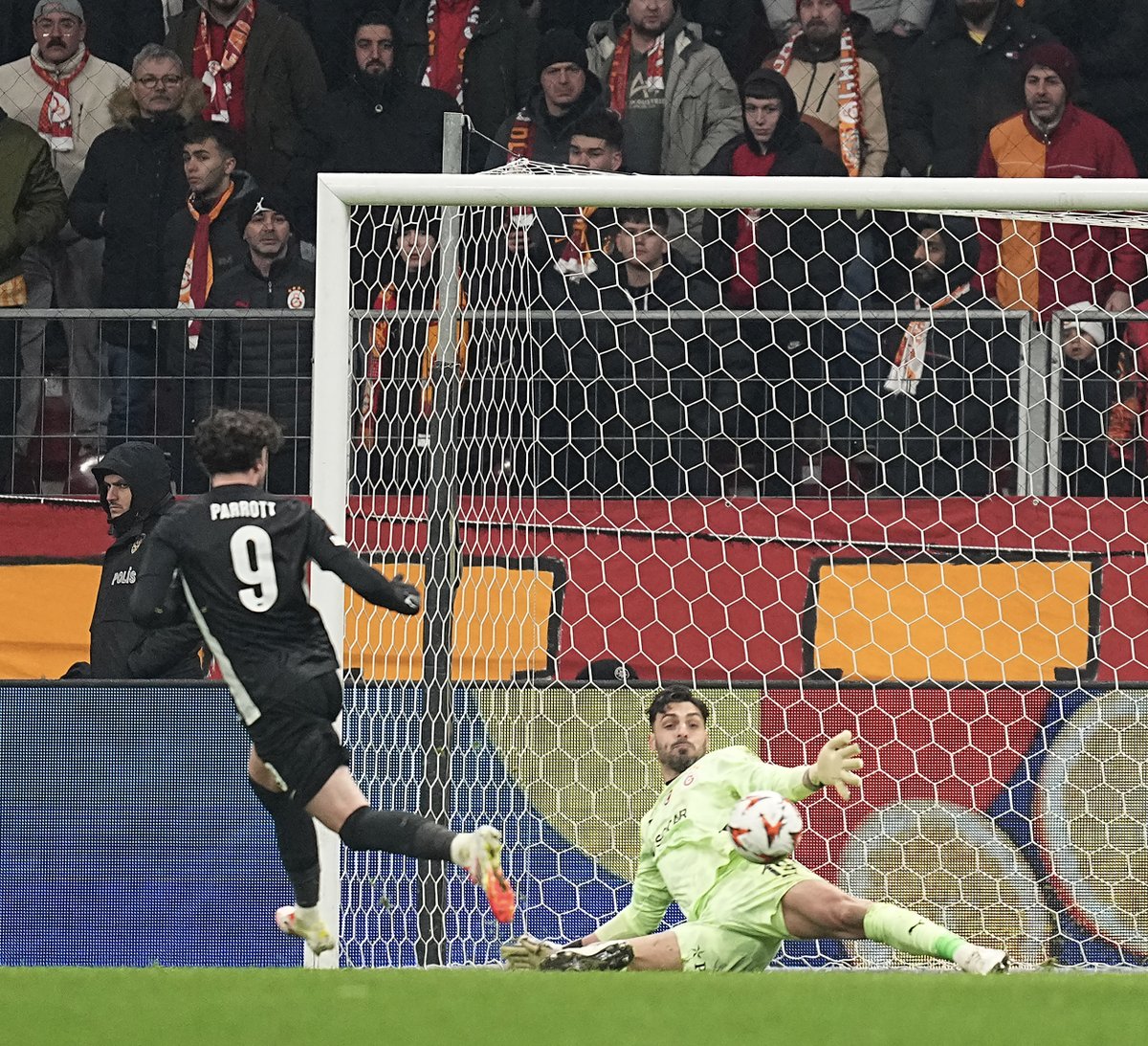 GalatasaraySK's tweet photo. 👏 https://t.co/xlxWMq51cK