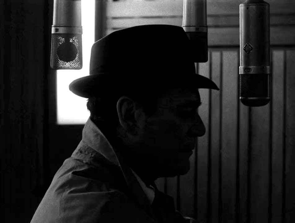 🎥 'Alphaville, une étrange aventure de Lemmy Caution' (Jean-Luc Godard, 1965).