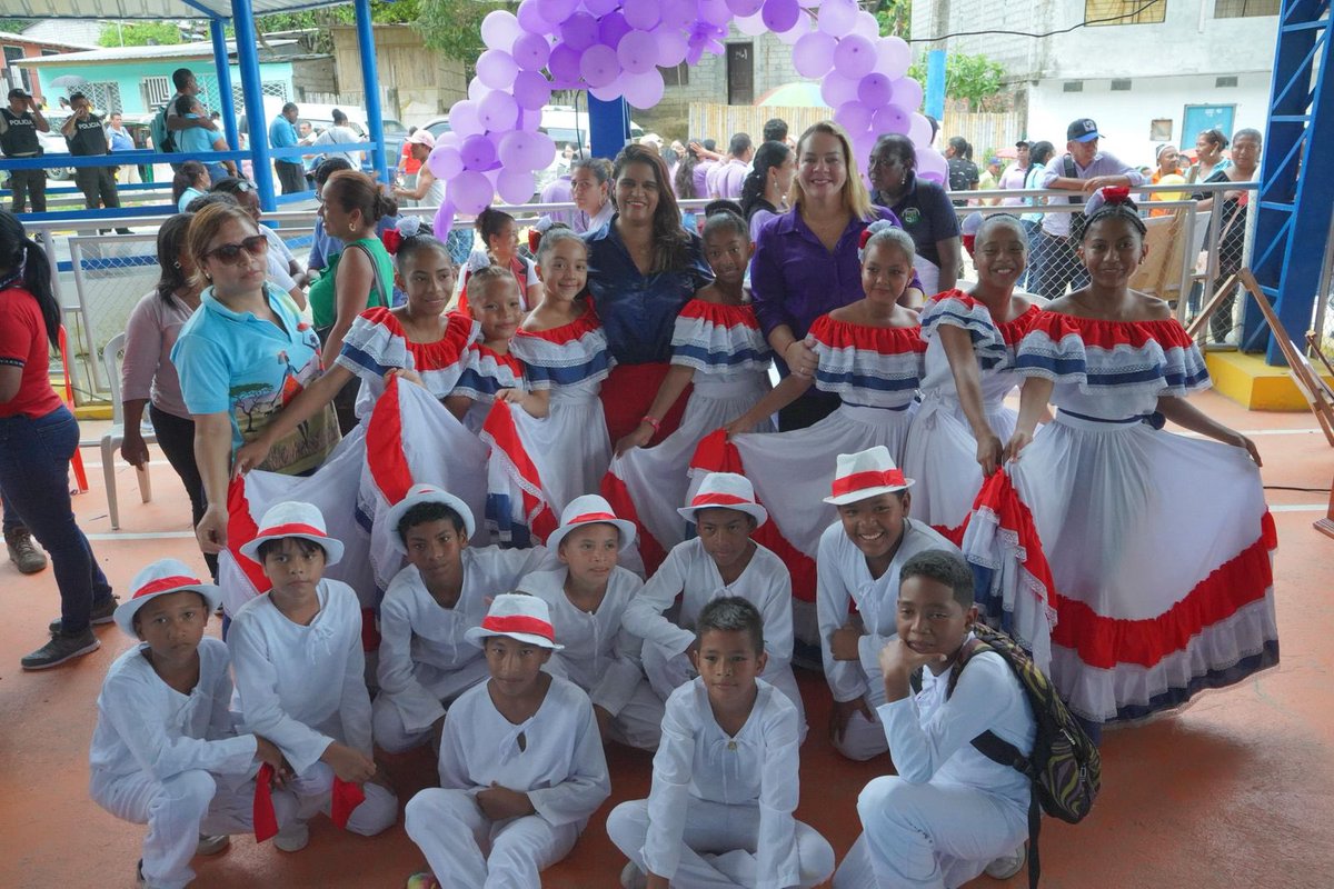 📍[ATACAMES]🏫👨🏻‍🏫👩🏻‍🏫
Seguimos fortaleciendo la misión del Gobierno del Nuevo Ecuador y Ministerio de Educación, brindamos talleres en prevención Maternidad y Paternidad Adolescente y Riesgos en Internet, salvaguardamos la integridad de nuestros estudiantes.
#ElNuevoEcuadorResuelve