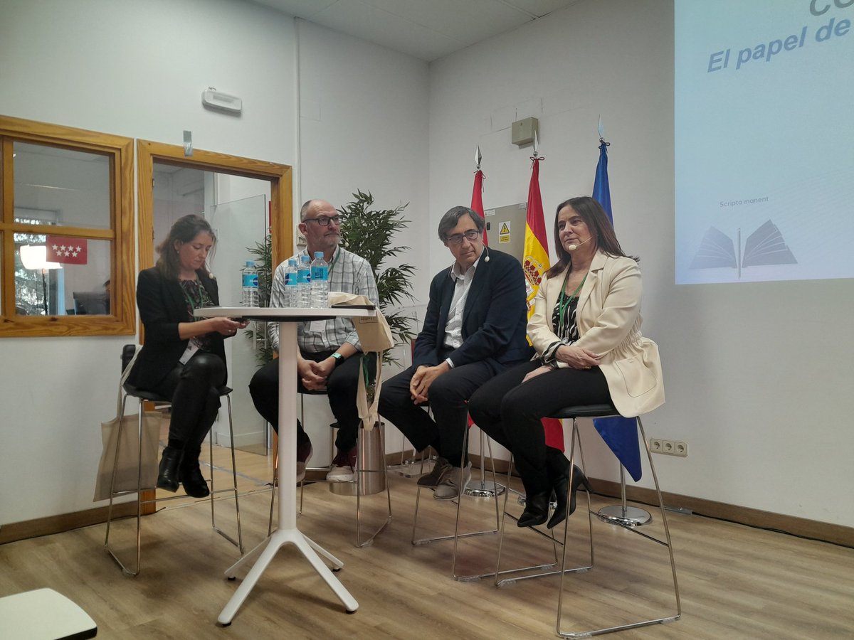 Disfrutando de las conferencias sobre el papel de la escritura en la práctica docente del grupo <a href="/Didactext1/">Didactext</a> 
🖋 Aprender escribiendo
🖋 Escritura y neurodidáctica
🖋 Del papel a la pantalla
🖋 Escritura e investigación 
Gracias por acercar la investigación a las aulas
#IF_CMadrid