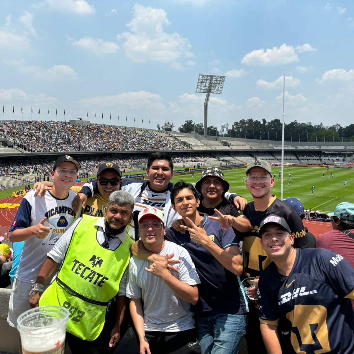 Charly_Auri's tweet photo. @PumasMX @CervezaTecate Vamoooos! ⚽💪🏻 @aldo_flowers @Leo_Flores1O @Jesupuma_  #CervezaOficial https://t.co/dtvDv0AgZD