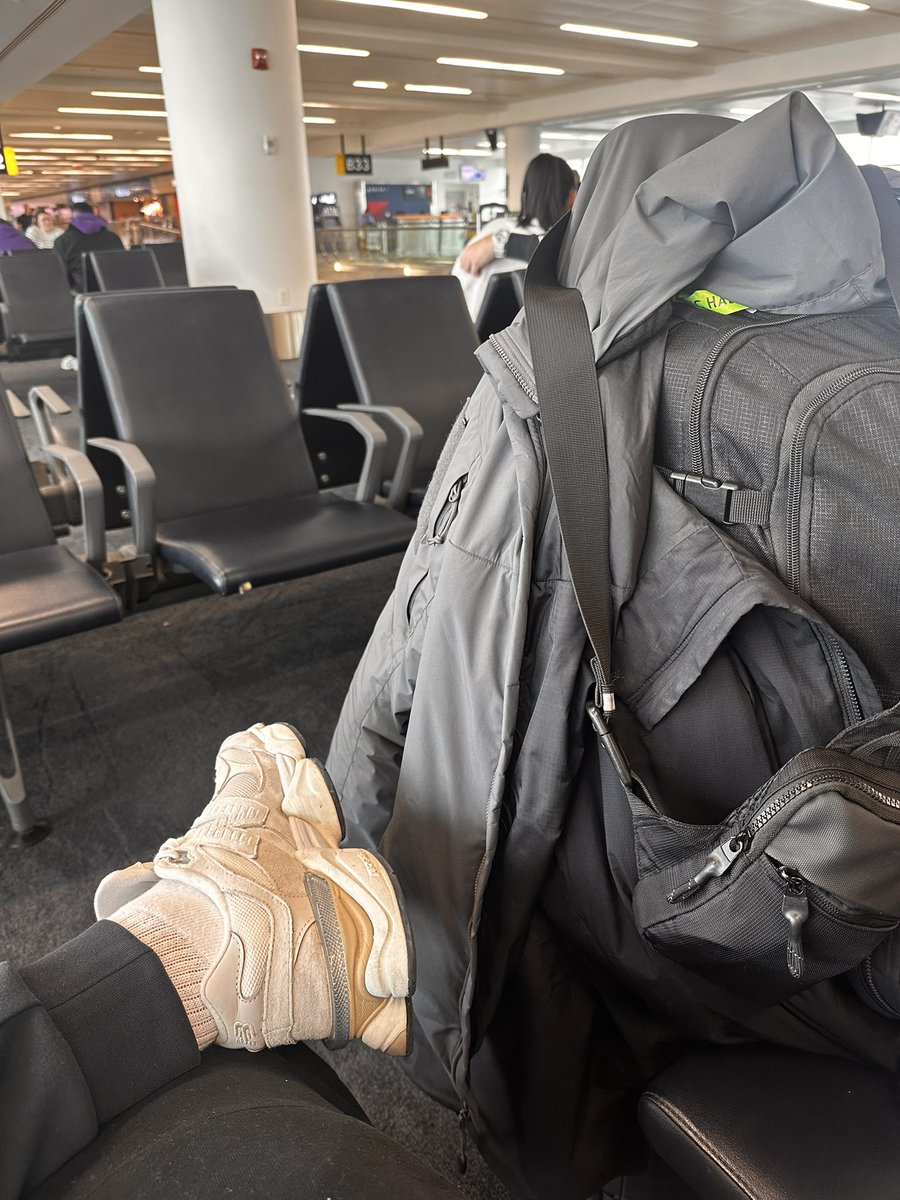 Time to go back home! ✈️
Security went smooth even with all the PC gear i brought with me! 
Now its time to wait and chill untill i can board my plane!