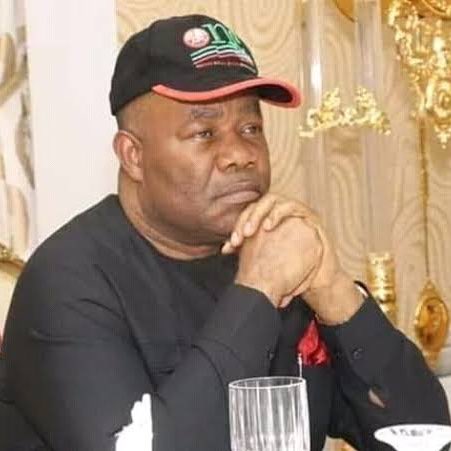 SavvyRinu's tweet photo. Sen. Natasha Akpoti was duly elected.

Mr. Senate President had 2019 elections rigged for him. The professor who did it was jailed in 2021 for electoral fraud. 

He never contested senate primaries, yet was installed in the chamber.

Who should really be taken out of the senate? https://t.co/0fkHrd9Gcw