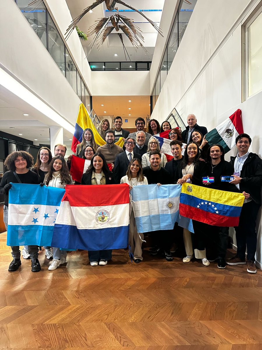 En el marco del programa Liderazgo joven y la construcción de una cultura de paz, desarrollado en alianza con el <a href="/centro_anafrank/">Centro Ana Frank América Latina</a>, 15 jóvenes con los proyectos más destacados fueron seleccionados para participar en un taller presencial en Países Bajos.

Acompañados por