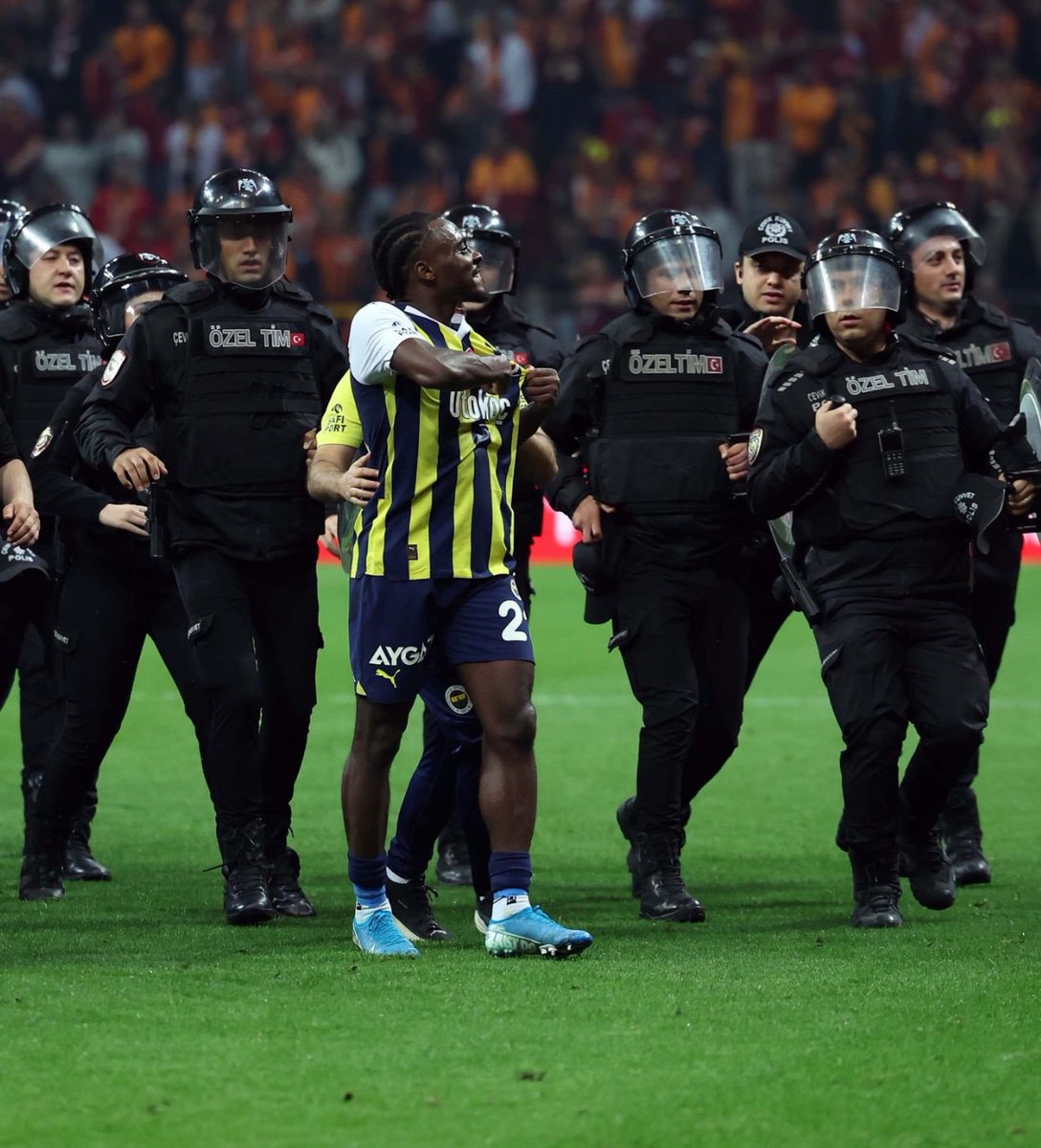 Fener10line's tweet photo. ALAYINA OSAYİ SAMUEL! https://t.co/dKz6M43zvw