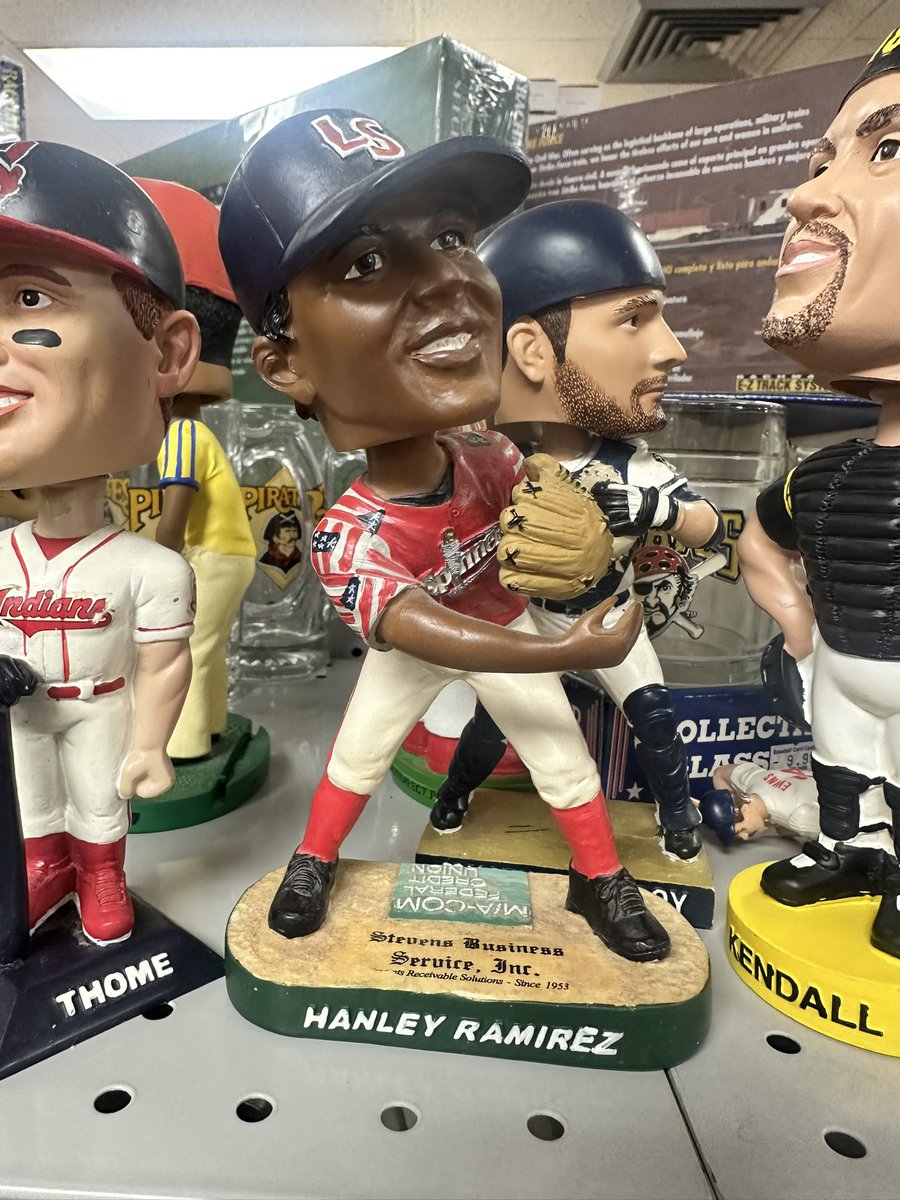 BigGilli's tweet image. Found the holy trinity of Red Sox related bobbleheads at this hobby shop in Pittsburgh