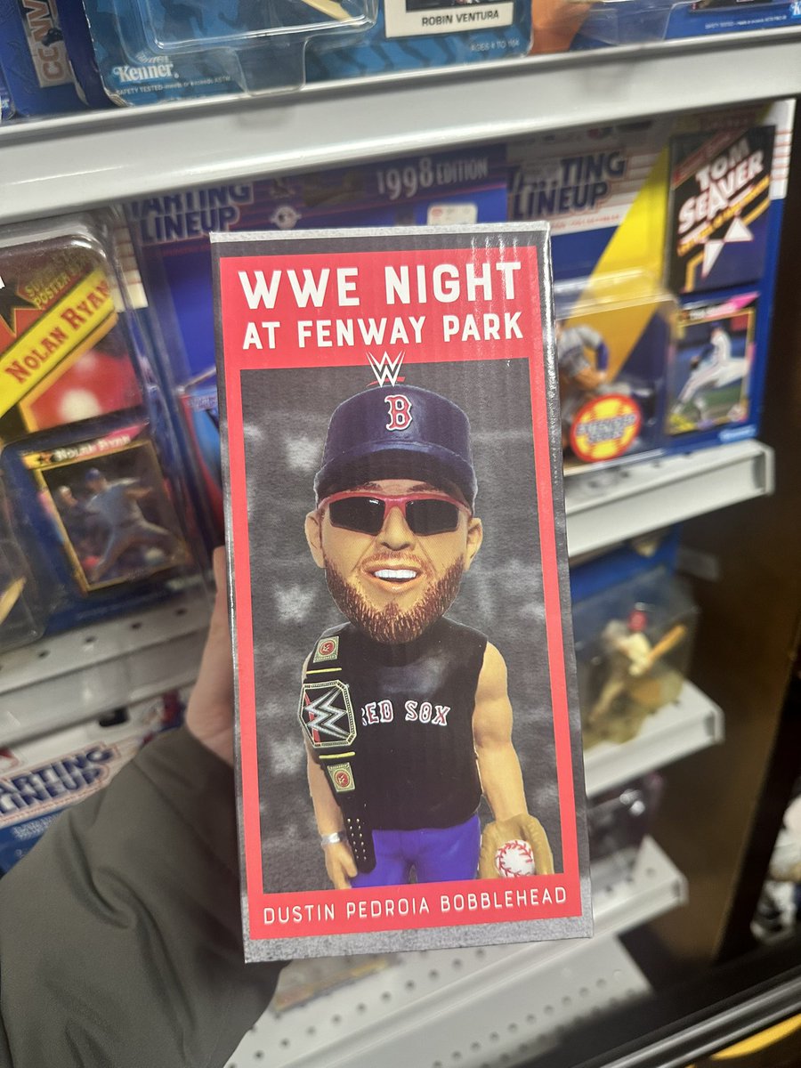 BigGilli's tweet image. Found the holy trinity of Red Sox related bobbleheads at this hobby shop in Pittsburgh