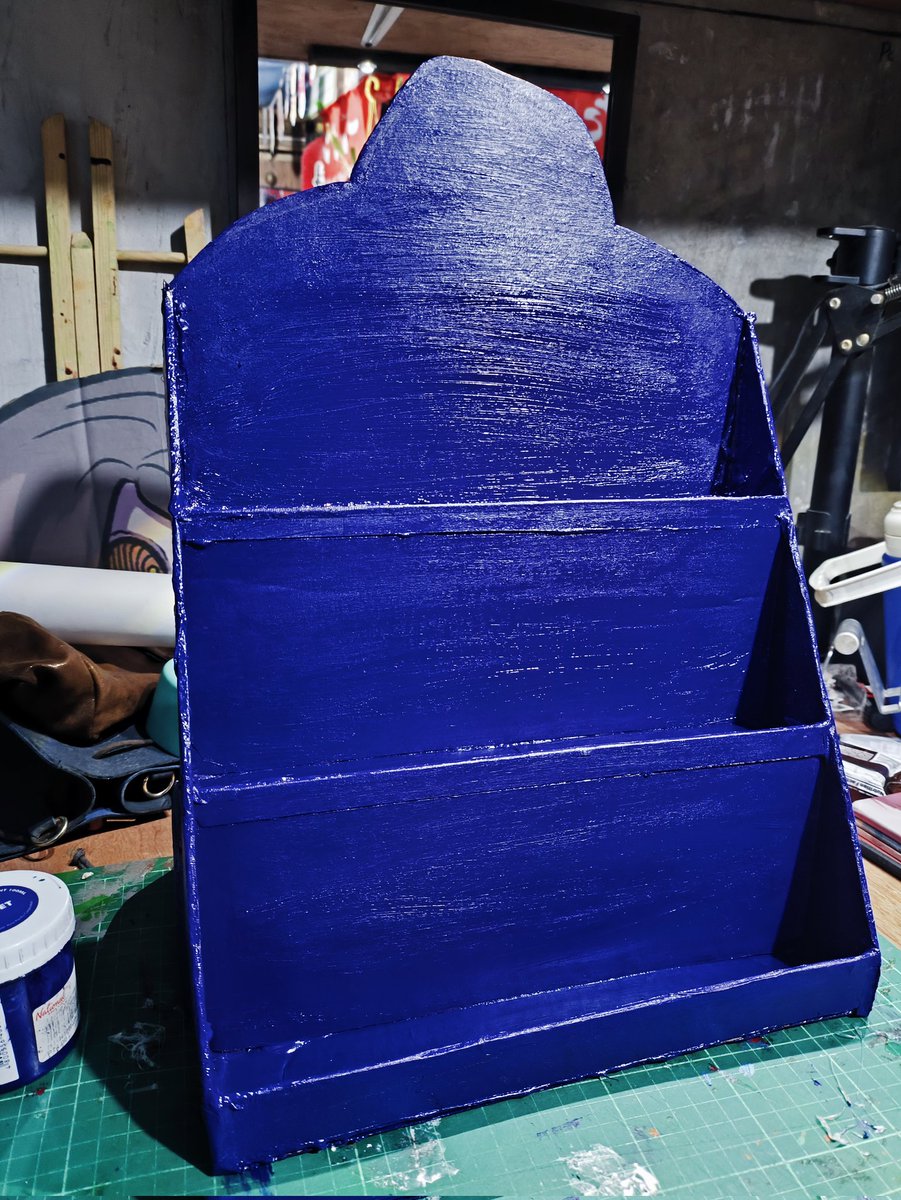 HannahElenore's tweet photo. 4 In the morning, making a cardboard print holder got me goofed up https://t.co/HbMzpgOiIk