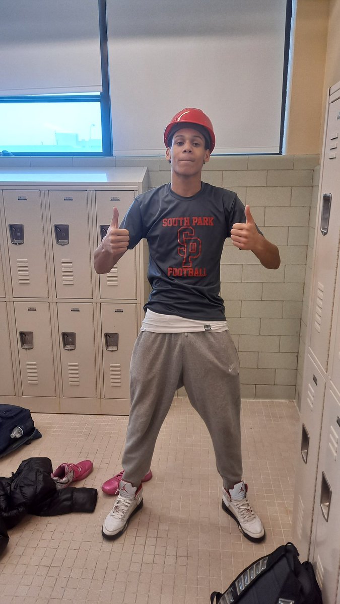 The Sparks defeat Olmsted 63-37 to move us to 9-11 overall. The best 32 minute game for us this season!
C. Bennett 21pts [5 3s]
A. Medina 14pts
J. Poetting 10pts 
Julius Jackson earns the Hard Hat with 2 BIG BOOMS, excellent passing and defense! 

Sectionals next week!