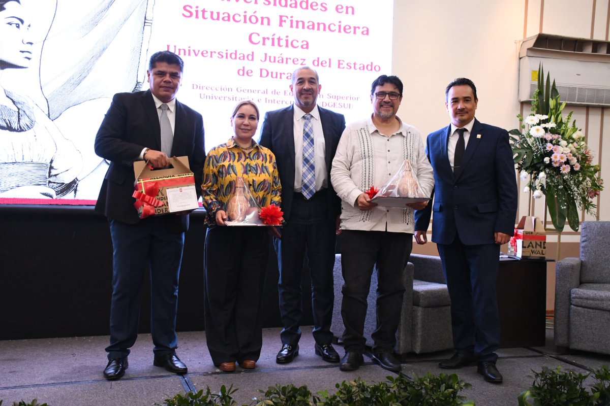 #UJEDInforma Al poner en marcha los trabajos de la Primera Reunión Directiva Anual 2025 de la administración 2024-2030, el rector de la #UJED, M. S. P. Ramón García Rivera, anunció la recepción de recursos extraordinarios por parte de la Federación, por un monto de diez mdp.