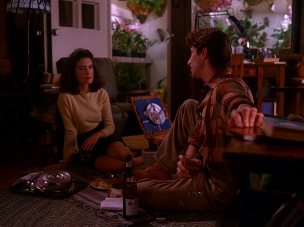 Watching Twin Peaks for the first time. Why has this guy just dropped right out of a Percival menswear line up?