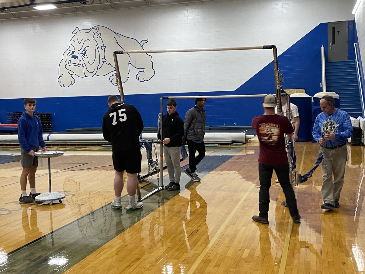Columbus North Athletics (@bulldogscn) on Twitter photo School canceled and after school workout canceled. Guess who still showed up to help the gymnasts set up the gym for their meet. Well done, <a href="/DogPackFB/">Columbus North FB</a> football fellas! School canceled and after school workout canceled. Guess who still showed up to help the gymnasts set up the gym for their meet. Well done, <a href="/DogPackFB/">Columbus North FB</a> football fellas!