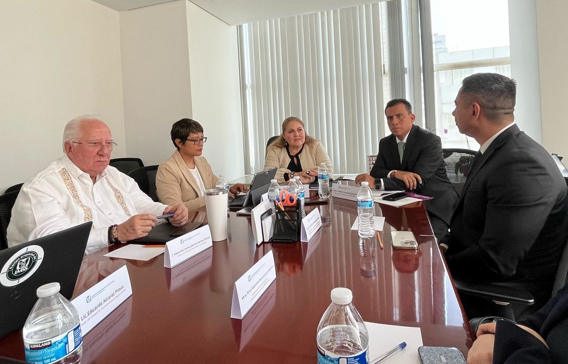 🟣 #AgendaDelDía 🟢

 🎉#PRODECON y <a href="/Tu_IMSS/">IMSS </a> ¡Colaboramos en beneficio de las personas contribuyentes! 🎉

🤝 Para realizar actividades en apoyo a las personas pagadoras de impuestos, entre ellas la instalación de módulos de atención, el  Mtro. Gilberto Camacho Botello