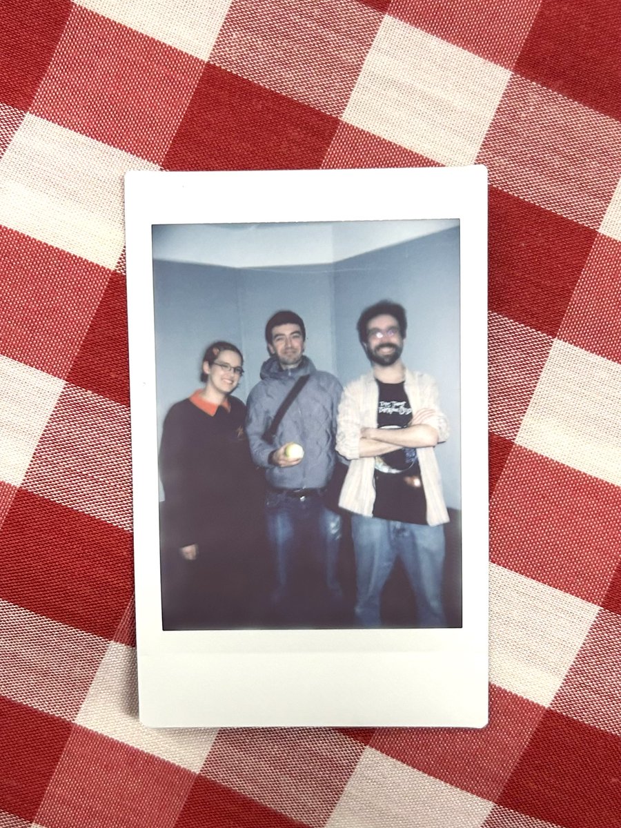 🍌🍐🍏🍊 us portem una bona combi de fruita de la ma d’en Max aka gavina.mp3 ❤️ parlem de MOLTS OSSOS, MOLTS ESTELS i del què vindrà en el futur 💿 en Max desprèn vitamina de la bona.... i ens explica com ha engegat el seu projecte de zero, sense haver fet música abans 🌪️ enjoy!