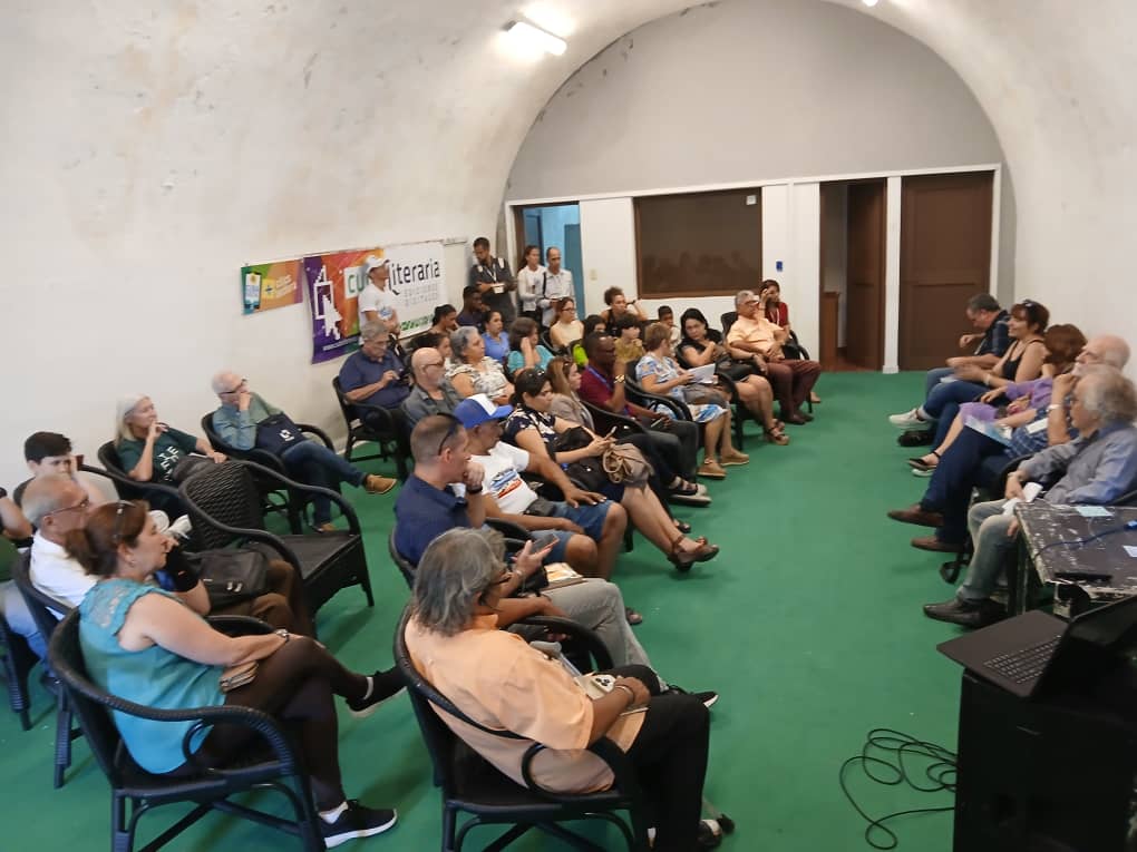 CITMATELOficial's tweet photo. 📚Día de presentaciones de #EdicionesCitmatel en #FILH2025  
🔹Dinosaurios, reptiles y peces del Caribe primitivo y sus costas
🔹Arte visto en Cuba. Un viaje por la creación visual contemporánea
🔹En memoria al Gran Maestro Román Hernández https://t.co/3OTMGACCuB