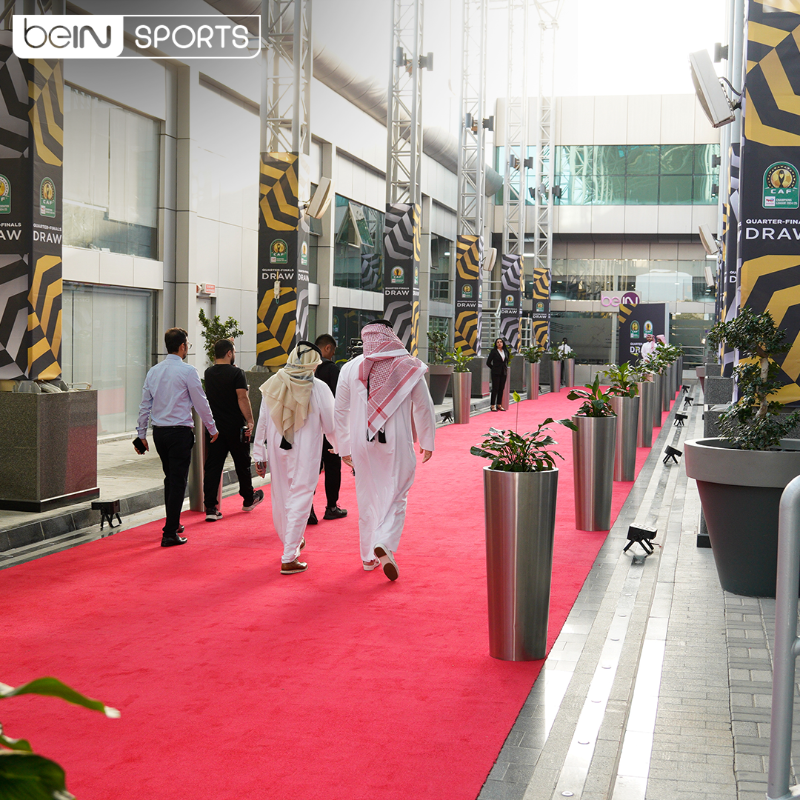 beINSPORTS's tweet photo. 📸 لقطات من كواليس قرعة ربع نهائي دوري أبطال إفريقيا توتال إنيرجيز وكأس الاتحاد الإفريقي توتال إنيرجيز التي أقيمت في استديوهات beIN SPORTS في الدوحة 🤩

#beINDraw | #CAFDraw | #CAFCL | #CAFCC | #TotalEnergiesCAFCL | #TotalEnergiesCAFCC