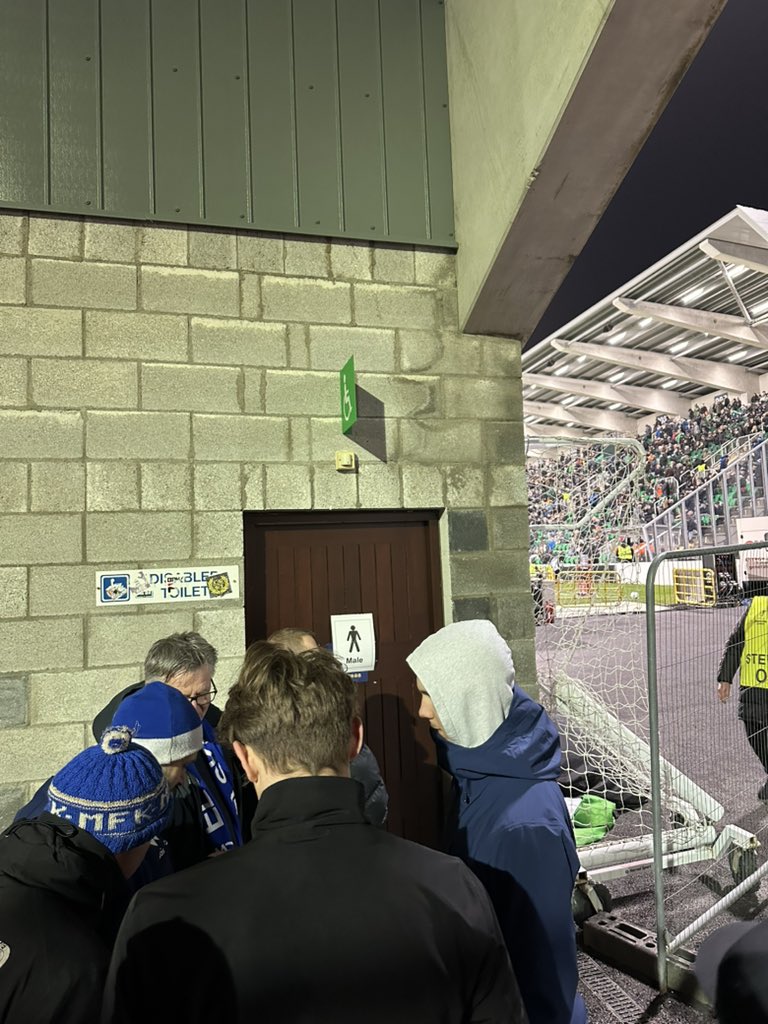 MoldeToget's tweet photo. Shamrock Rovers borte i Conference League sluttspill, ett toalett til rundt 300 mennesker. Bra…. https://t.co/VdHZJPNs7e