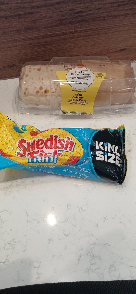 David_Lee_Evans's tweet image. At Wawa,  can you believe they don't have any cantaloupe.

There's not even a good #secondchoice😹. "Computed the math", had to settled on these.
Now hope I can catch the public railroad to the City 🌆.