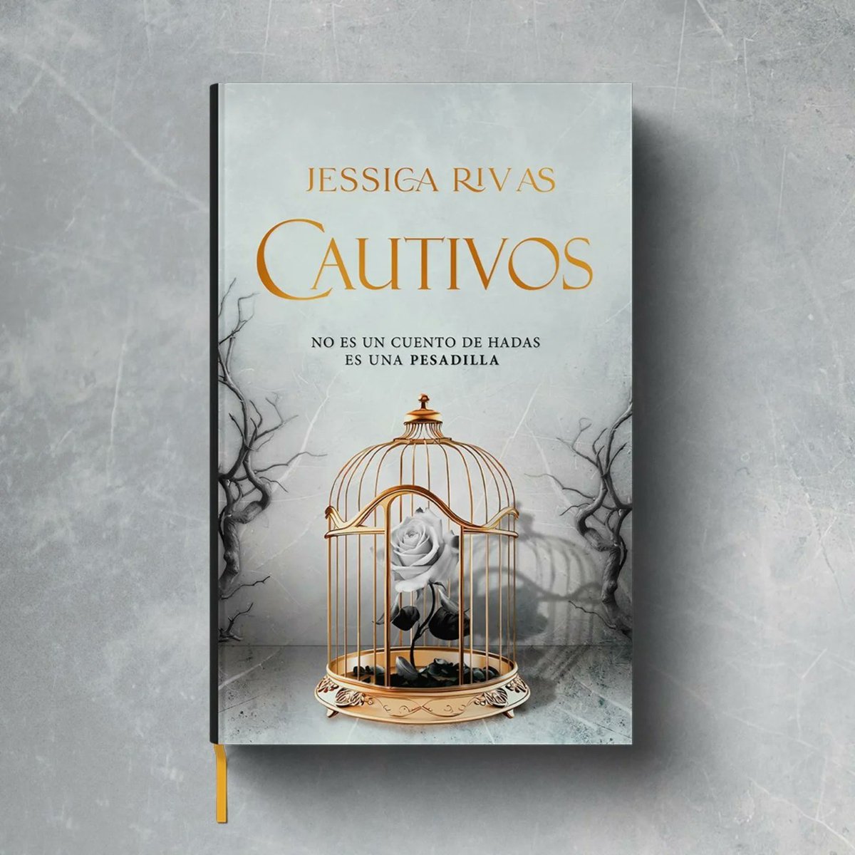 JessiRivas17's tweet photo. Estoy impactada de lo hermosa que es la portada de Cautivos en físico. Esa elegancia y simpleza la hacen única. No puedo esperar a tenerla en mis manos 🥺 https://t.co/IKSb9CR7HN