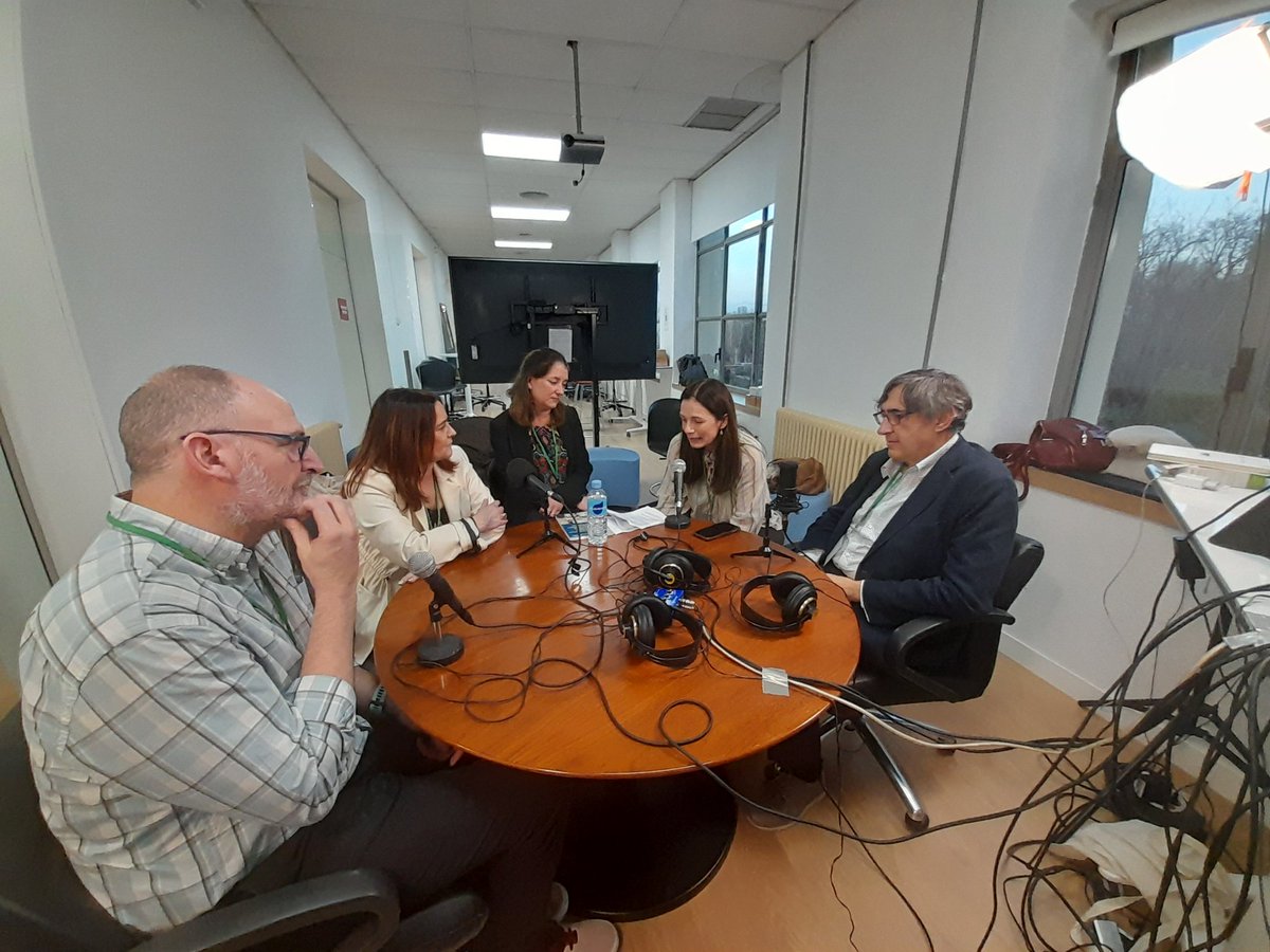 Entrevistando a <a href="/Didactext1/">Didactext</a> y agradeciendo su participación y colaboración en la organización del Congreso Aprendiendo a escribir que celebramos estos días en el #ISMIE.
 🎤 La educación es la reconstrucción   continua de la experiencia (J. Dewey)
#IF_CMadrid #VocesdelAula