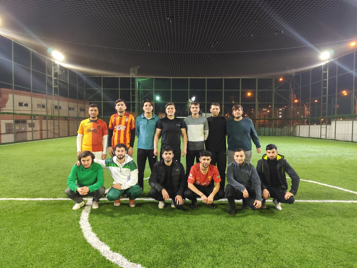 İdeal Gençlik Topluluğu olarak üye ve üniversitedeki arkadaşlarımızla dostluk maçı gerçekleştirdik.

🫵🏻 Kendine güvenen takımları dostluk maçlarına bekliyoruz.😎😉

#futbol #kardeşlik #üniversite #gençlik