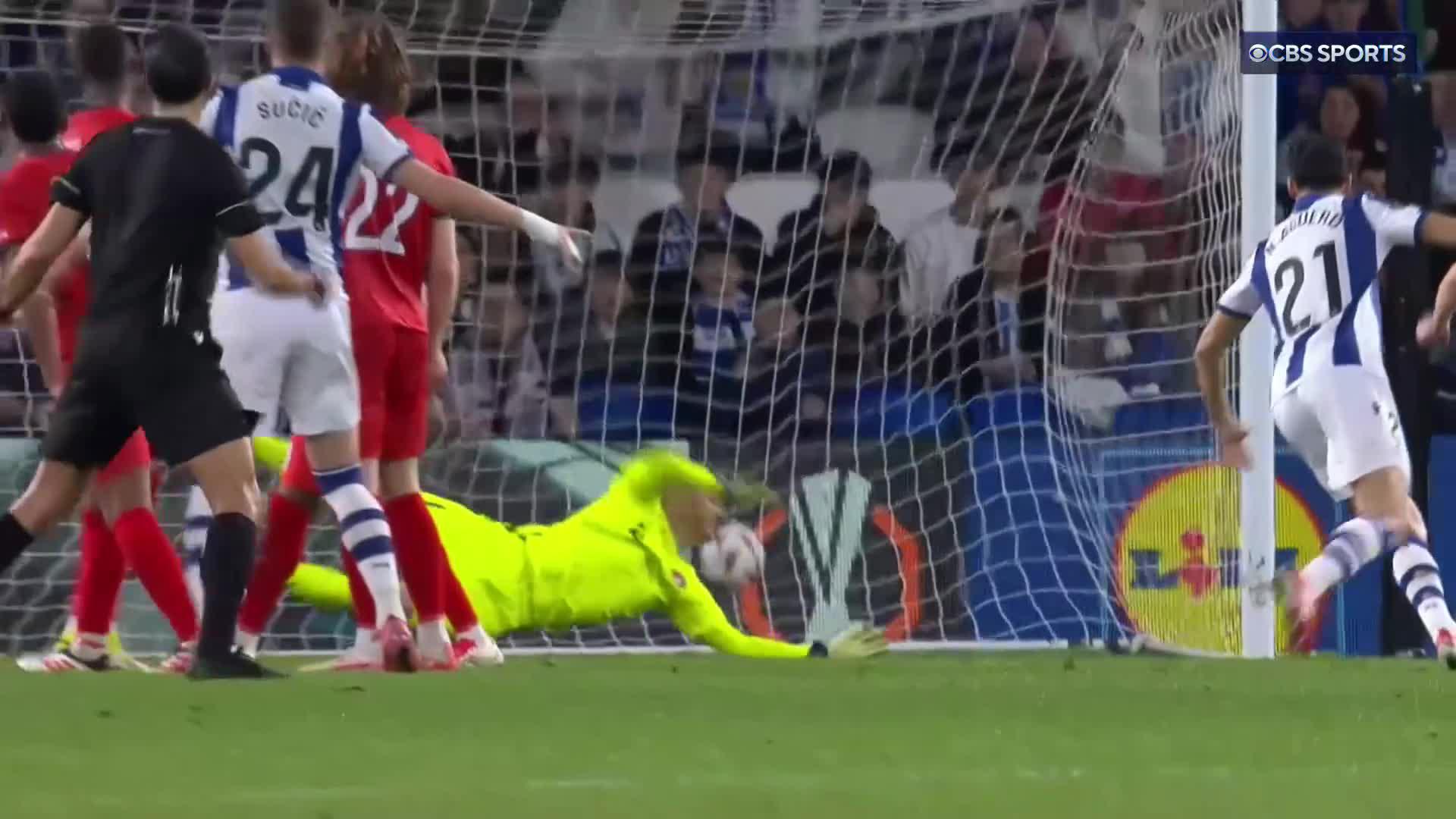 Luka Sučić bags a brace before the half for Real Sociedad! ⚽️⚽️