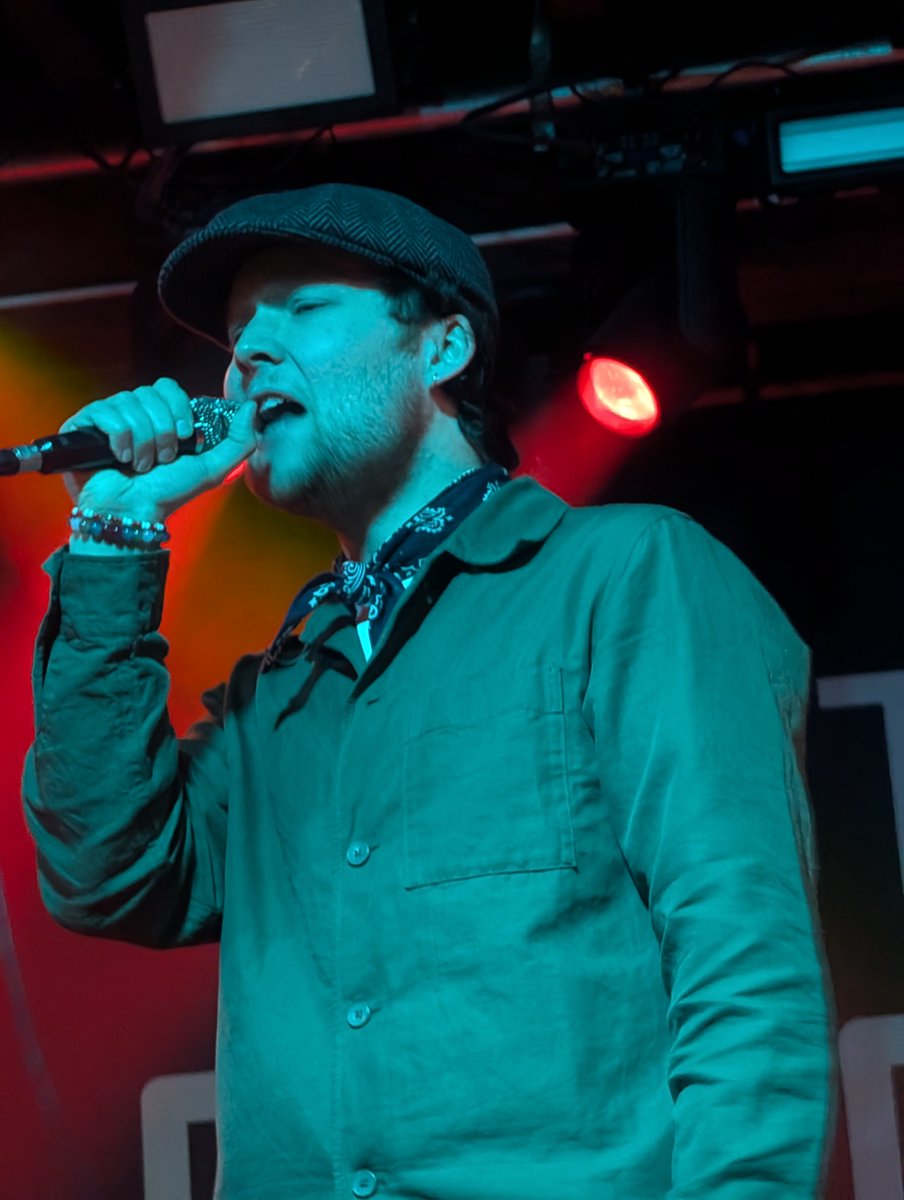 Absolutely fantastic <a href="/LouisDunford/">Louis Dunford</a> gig <a href="/FleeceBristol/">The Fleece</a> tonight. Best gig for ages. Buy the album Be Lucky.