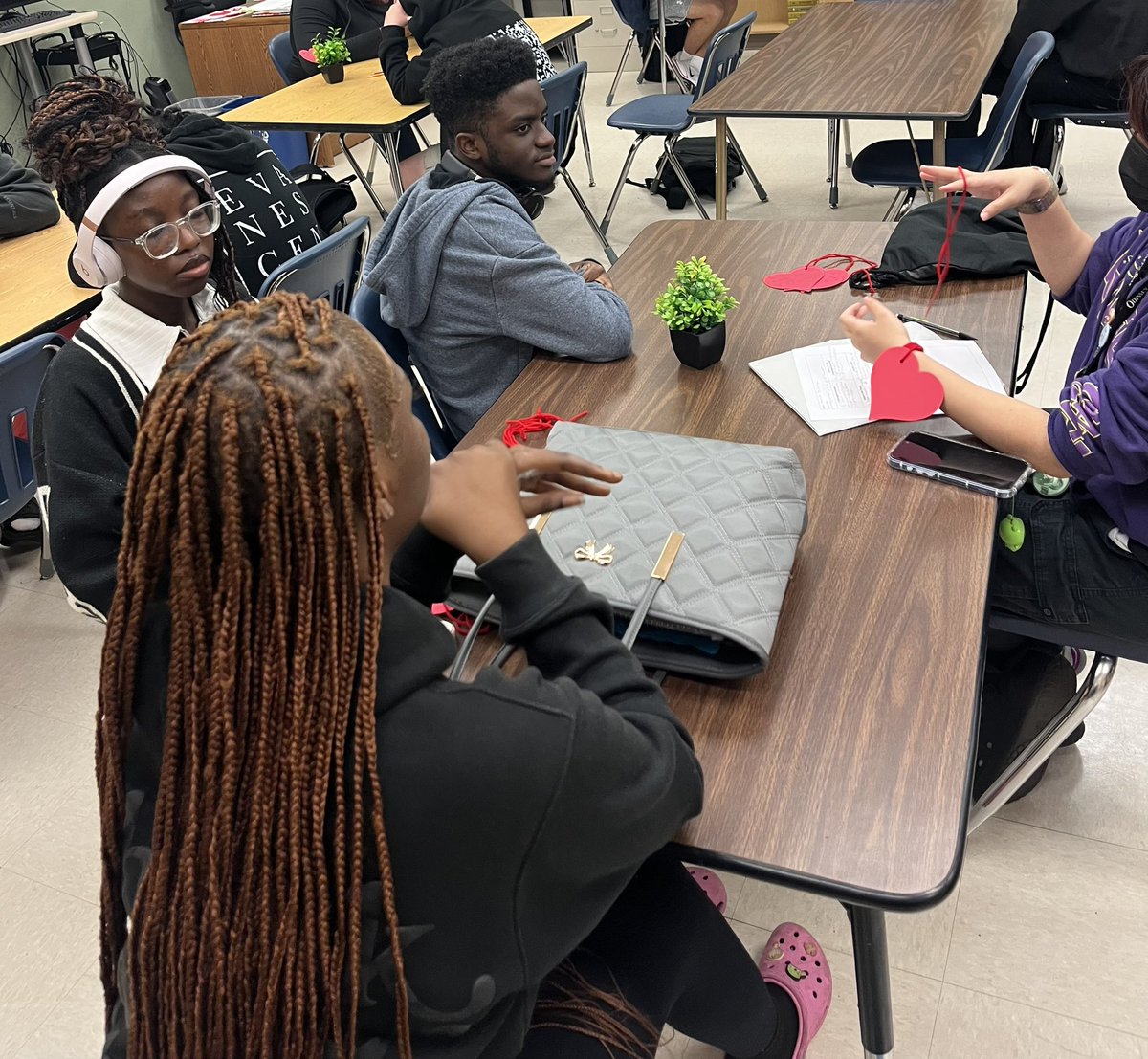 🌟Random Act of Kindness 🌟
My students shared their appreciation by writing #Kindness notes on paper hearts for staff members who make a difference in their lives. If you received one, know that you are truly special to them!
#RandomActsOfKindnessDay 
#KindnessMatters