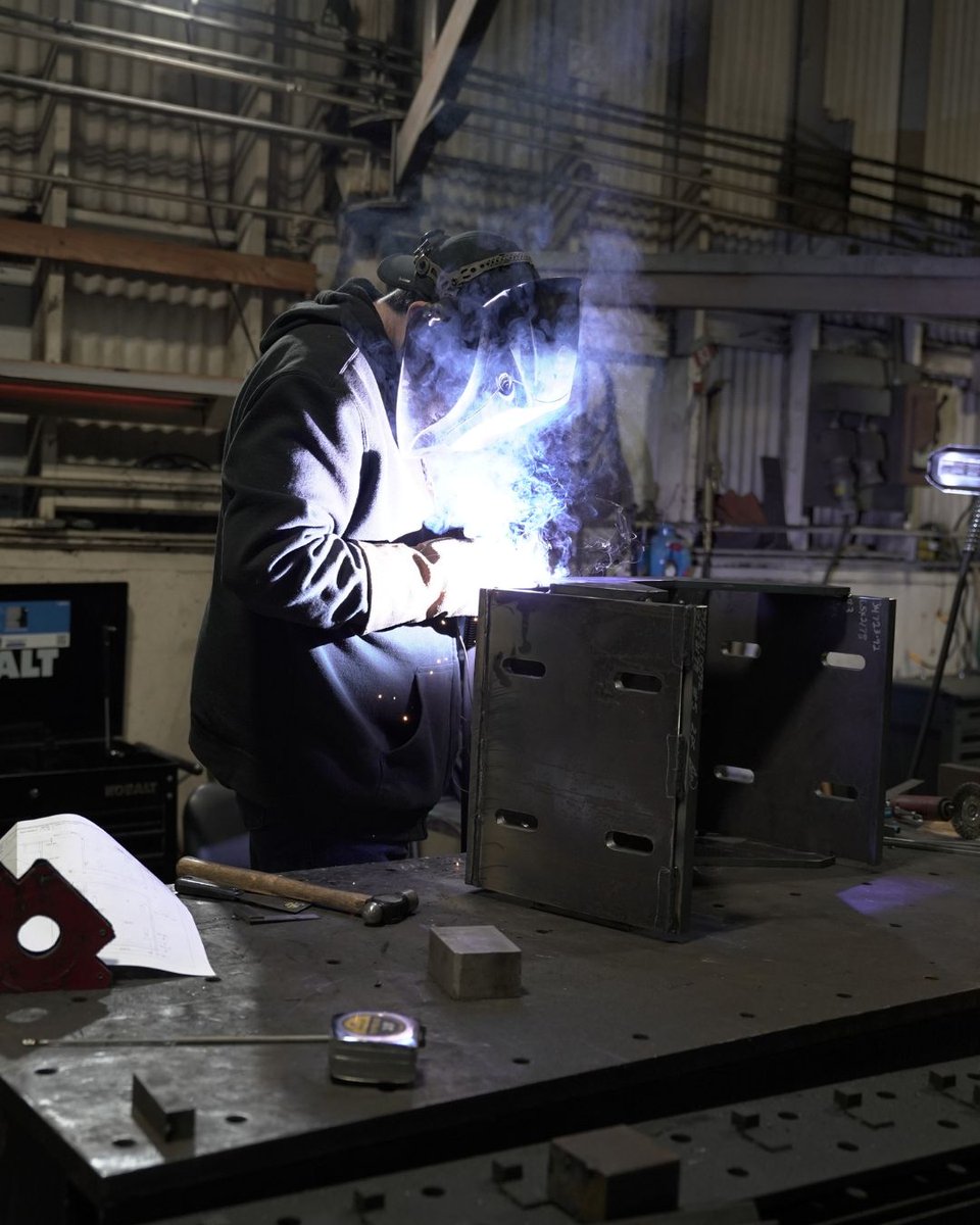 GlobeMachineMFG's tweet image. 𝐍𝐨 𝐒𝐡𝐨𝐫𝐭𝐜𝐮𝐭𝐬, 𝐍𝐨 𝐂𝐨𝐦𝐩𝐫𝐨𝐦𝐢𝐬𝐞𝐬
We don’t believe in "good enough." Every piece that leaves our shop is built for strength, precision, and reliability. #FabricationFriday #QualityBuilt #metalfabrication #welding