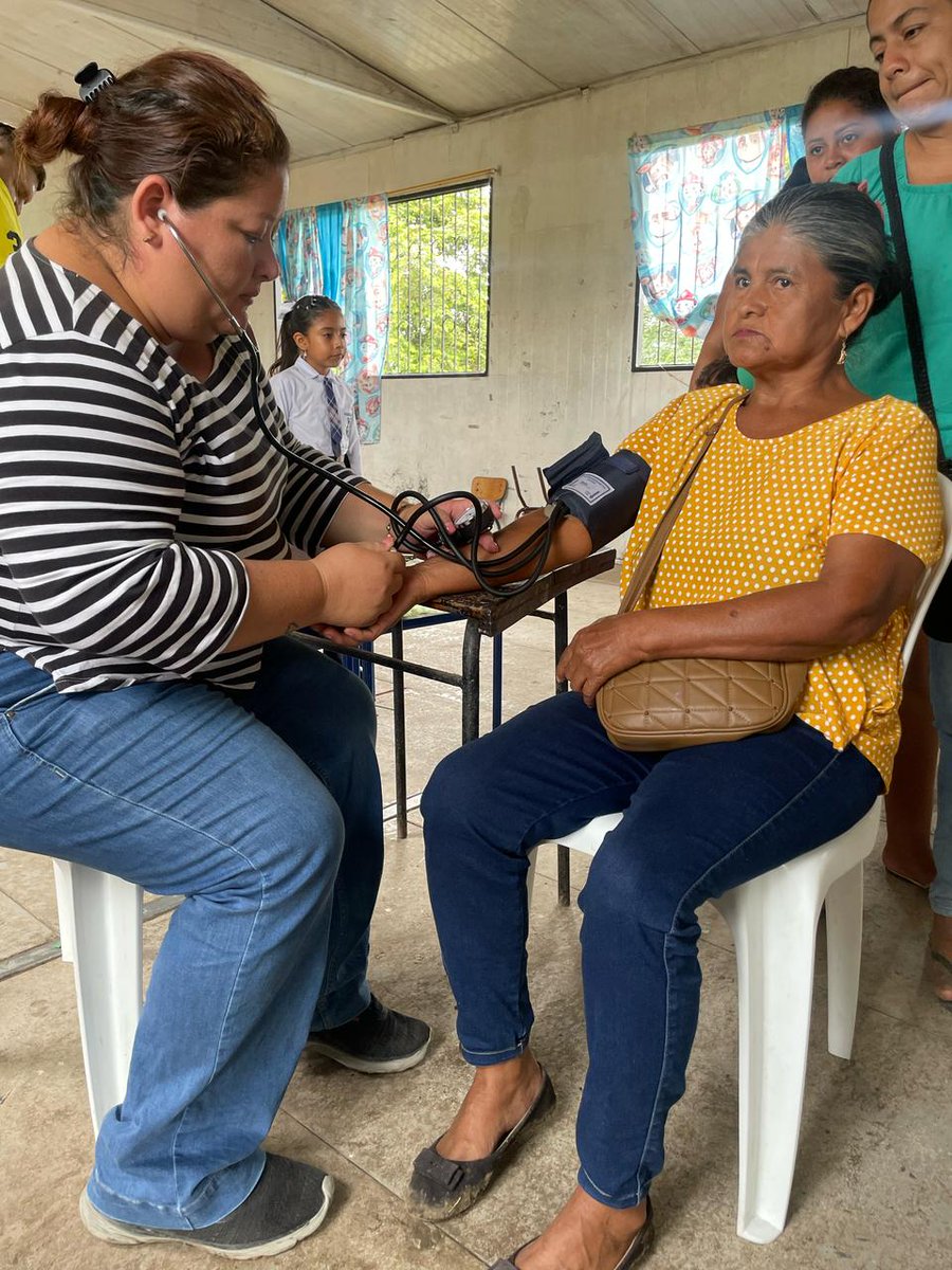 DPS_LosRios's tweet photo. #Balzar | ¡Hacemos salud desde el territorio! 👨‍⚕️👩‍⚕️🩺💉💊

Hoy, brigada de @Salud_Ec atendió a la población del recinto Las Tachuelas con los servicios de:

✅Medicina General
✅Odontología
✅Vacunación
✅Entrega de medicinas

#MSPEnTerritorio https://t.co/LGbQlsWXKK