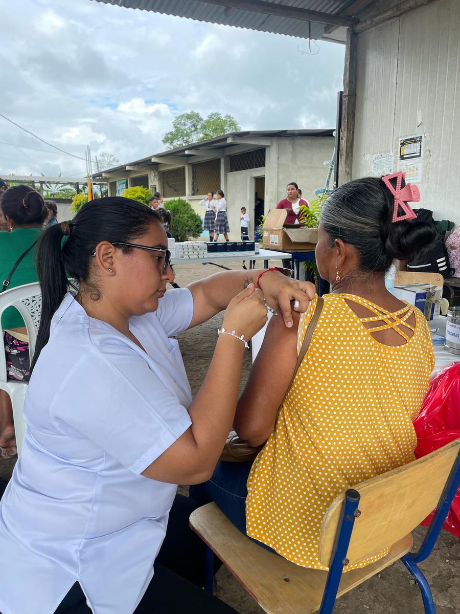 DPS_LosRios's tweet photo. #Balzar | ¡Hacemos salud desde el territorio! 👨‍⚕️👩‍⚕️🩺💉💊

Hoy, brigada de @Salud_Ec atendió a la población del recinto Las Tachuelas con los servicios de:

✅Medicina General
✅Odontología
✅Vacunación
✅Entrega de medicinas

#MSPEnTerritorio https://t.co/LGbQlsWXKK