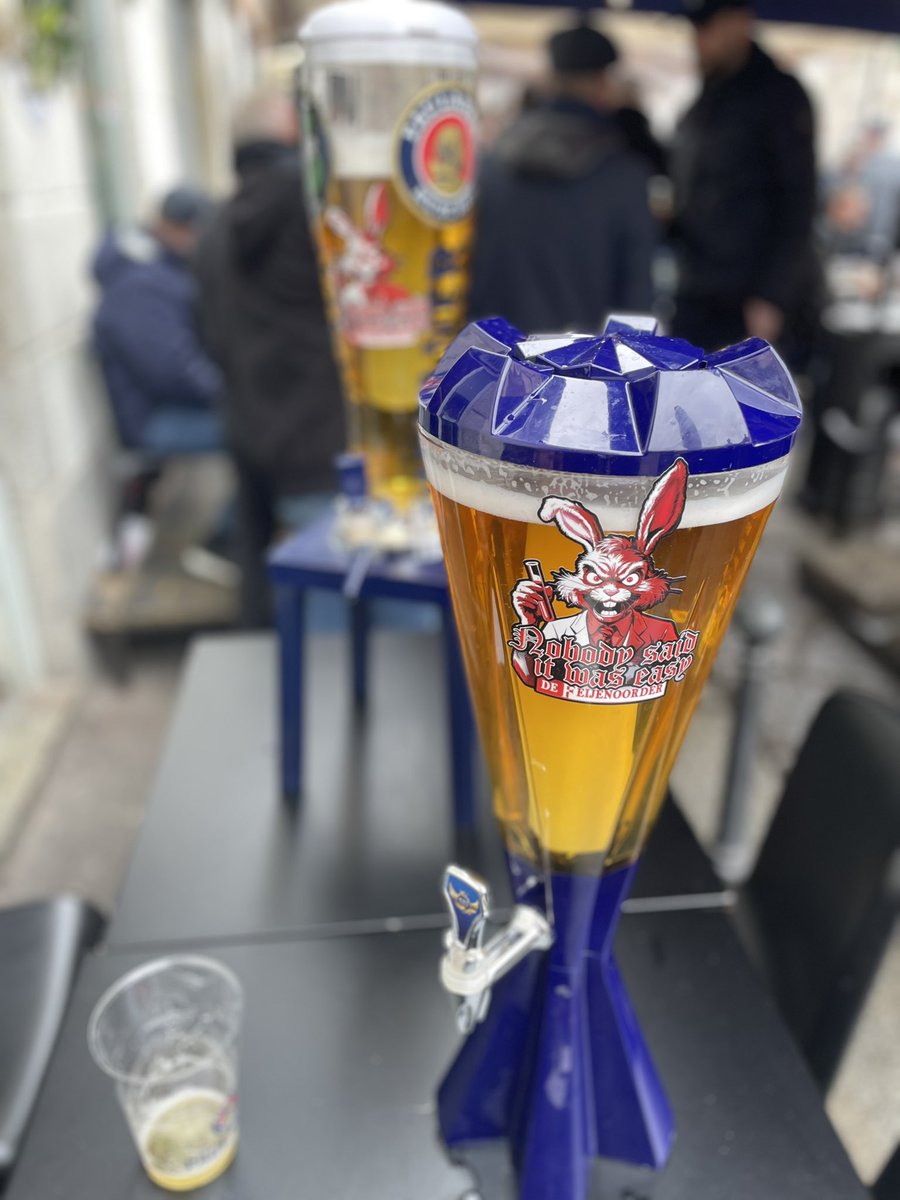 AlblasBas's tweet photo. @Justsuusie En wat smaakte het bier lekker hier 🔴⚪️🍻 https://t.co/PsLd46BNXx