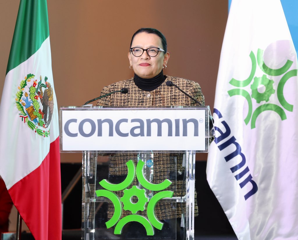 rosaicela_'s tweet image. Agradecemos la invitación del presidente de la @CONCAMIN, @AMalagonB, a su CVII Asamblea General. Ante el actual complejo escenario internacional, los empresarios tienen todo el respaldo del Estado Mexicano y la seguridad jurídica en sus inversiones para continuar engrandeciendo…