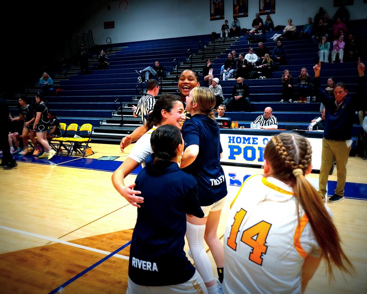 ProductionsW7's tweet image. A 3 she will remember among her 14 pts last night; Addison Miranda is the third Pius XI GBB player to reach 1,000 pts this season ( joining Georgia Acompanado and Tess Wiczek ) and now has made 63 from behind the arc!🔥🔥🔥🔥 #classof2025 #shesonfire @AddisonM_30