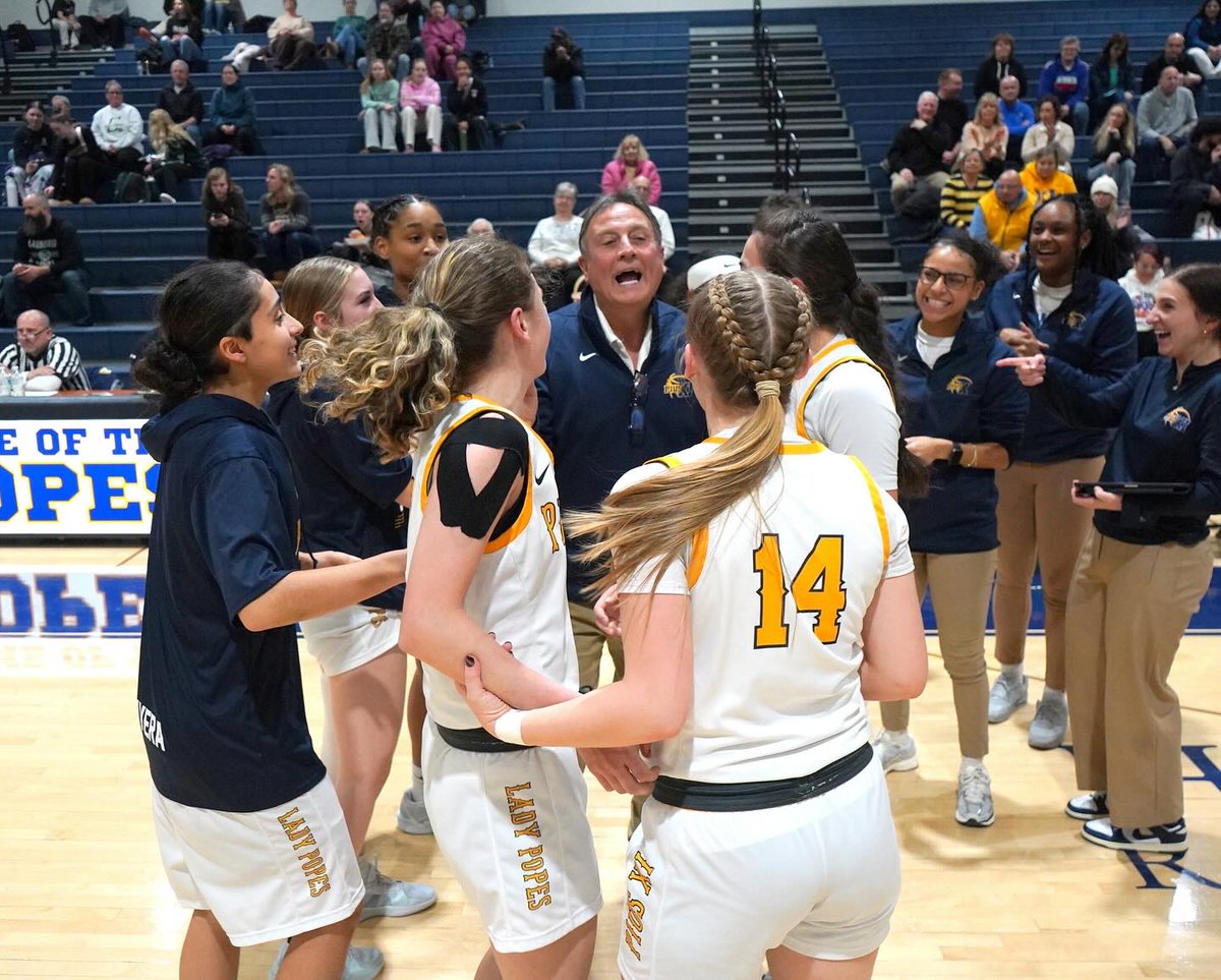 ProductionsW7's tweet image. A 3 she will remember among her 14 pts last night; Addison Miranda is the third Pius XI GBB player to reach 1,000 pts this season ( joining Georgia Acompanado and Tess Wiczek ) and now has made 63 from behind the arc!🔥🔥🔥🔥 #classof2025 #shesonfire @AddisonM_30