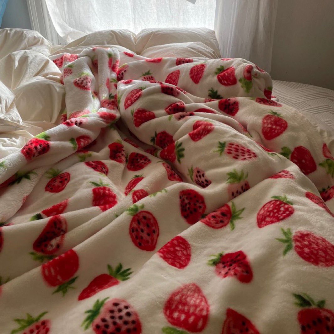 300moods's tweet image. Strawberry blanket 🍓