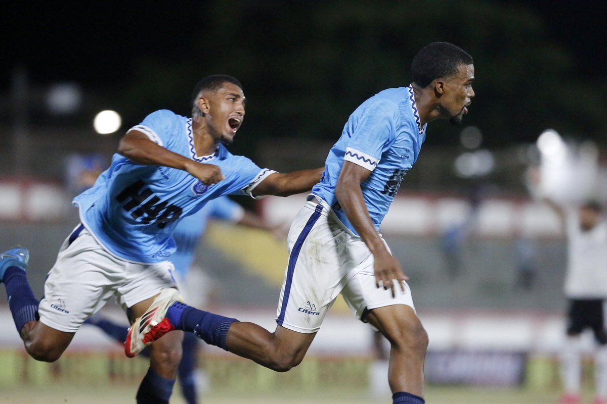 Cariocao's tweet photo. AZULÃO CLASSIFICADO! 🔵

Com gol de Wesley Manga, o @OlariaRio bateu o ABC por 1x0 e está na segunda fase da @CopaDoBrasilCBF! ⚽️

Na segunda participação de sua história na Copa do Brasil, é a primeira vez que o Olaria passa de fase! 👏

📸 Úrsula Nery/FERJ

#CariocaSuperbet25 https://t.co/NW6gwDR3OC
