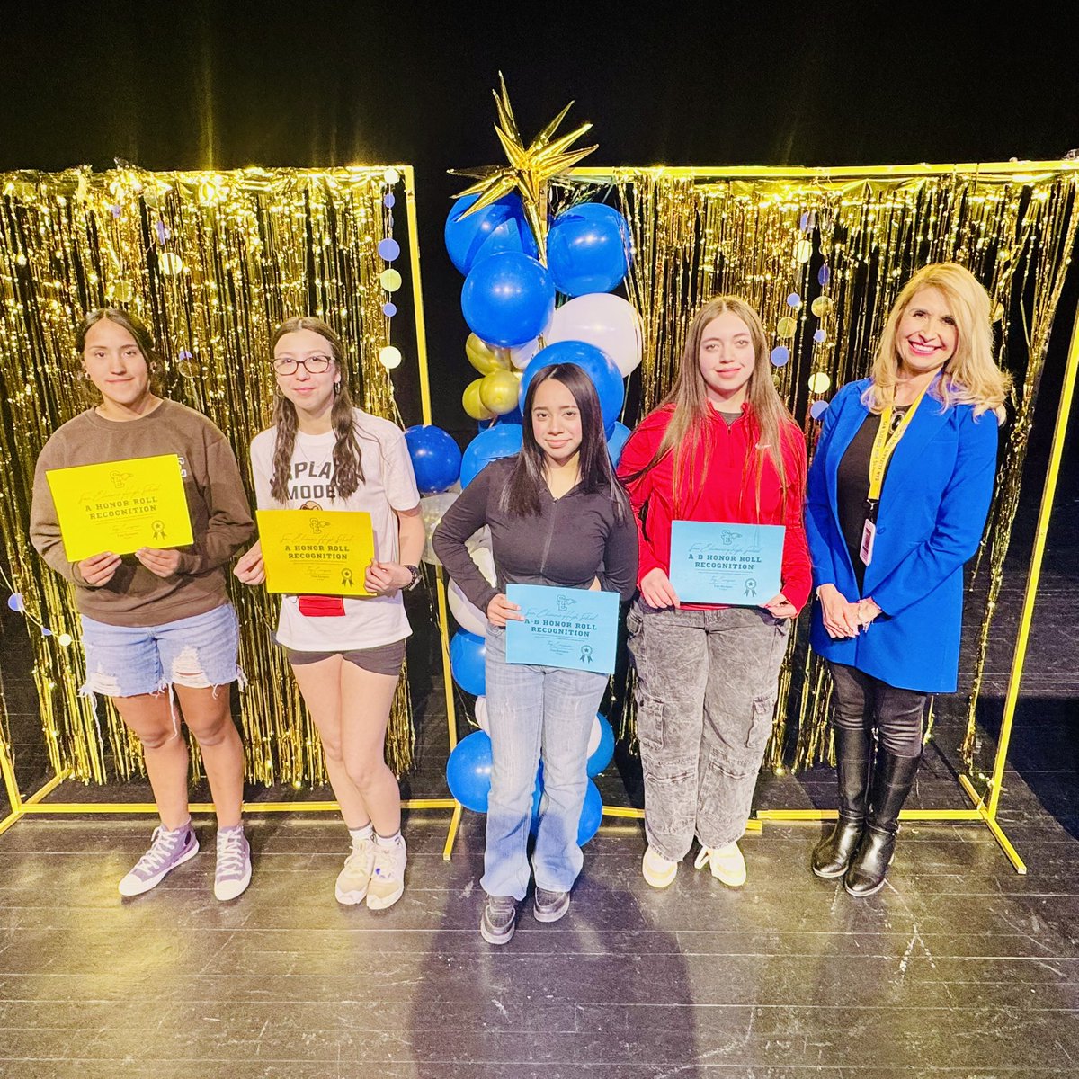 Erika Morales (@mrserikamorales) on Twitter photo High school is more than just grades—it's about recognizing the hard work, dedication, and passion behind academic excellence. Keep pushing, keep striving, and the recognition will follow. 💪🏼 <a href="/TroyEnriquezSE/">T. Enriquez SE</a> #SEHSTheBest High school is more than just grades—it's about recognizing the hard work, dedication, and passion behind academic excellence. Keep pushing, keep striving, and the recognition will follow. 💪🏼 <a href="/TroyEnriquezSE/">T. Enriquez SE</a> #SEHSTheBest