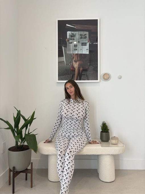 last chance, if u still haven&rsquo;t gotten hole in dms, like and write &lsquo;me&rsquo; 🙈 https://t.co/iBUhauE11h