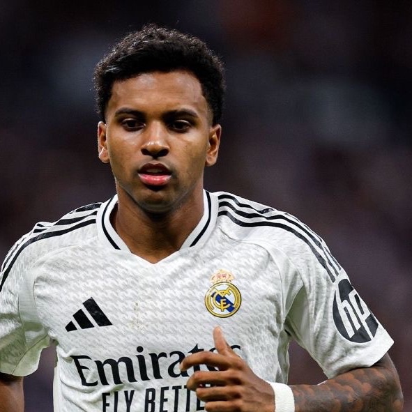FabrizioRomano's tweet photo. ⚪️🇧🇷 Jude Bellingham: “Rodrygo is the most gifted player in the squad”.

“The things he can do with a ball, he flicks the ball up and you say 'How does he do it?'. When I do it, I twist my ankle!”, told CBS. 😄 https://t.co/Hjffzl6ps3