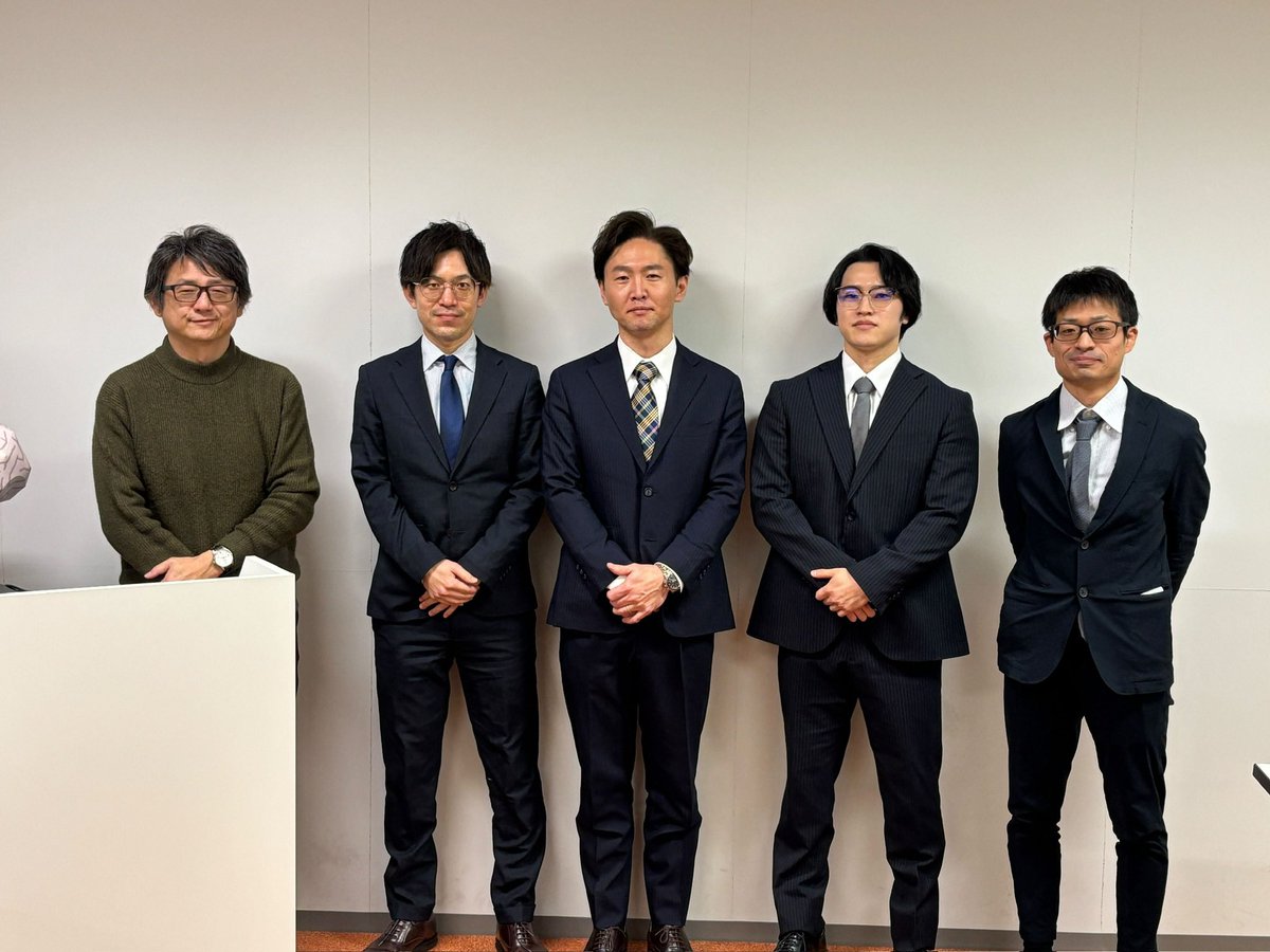 ShuMorioka's tweet photo. 「回顧録」となりましたが、本年度の学位審査が無事完了しております。私は（修士）（博士）学位審査に計15名入るというハードな年度末でした。皆さんがXにすでにあげている写真をいただいて。

古より「終わりよければすべてよし」と申しますが、これは通過点に過ぎません。「継続は力なり」の精神で、より高みを目指して精進をしていただければ。

個人のキャリア形成も確かに重要な課題ですが、それに留まらず、より広い視野で社会への貢献を志していただければ。自らの使命と向き合い、社会に価値を創造していく過程で、必ずや真の自己を見出すことができるものと確信しています。
