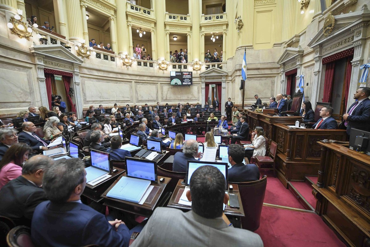 PaoltroniF's tweet photo. Aprobamos la Ley de Reincidencia y Reiterancia, que establece sanciones más firmes para quienes acumulen causas penales abiertas o reincidan en delitos, y la Ley Antimafia, que iguala penas para todos los integrantes de organizaciones criminales. ¡Se terminó la puerta giratoria! https://t.co/JWijmNCAqZ
