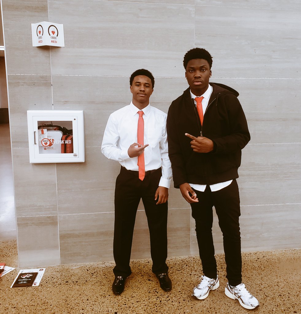 CoachDEllis1914's tweet image. I'm proud of these two. A fitting end to @BengalLifestyle all time leading rusher and offensive MVP @Moses_Adelowo25 and newcomer of the year for 2027 RB @Zahir_Trufant6 
#Playmakers #KCW