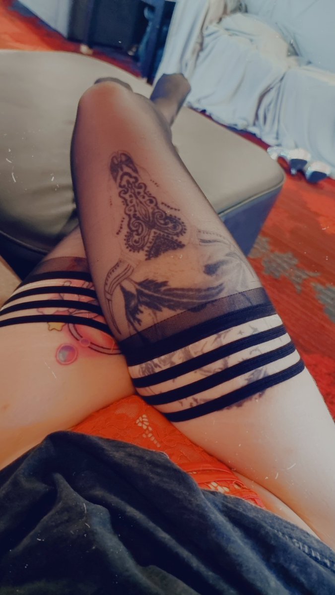 TheAriBanks's tweet photo. Needing a pick me up before the weekend? I'll be @OasisNorth till 7pm 😘💕 https://t.co/9c2Lh8cSzV