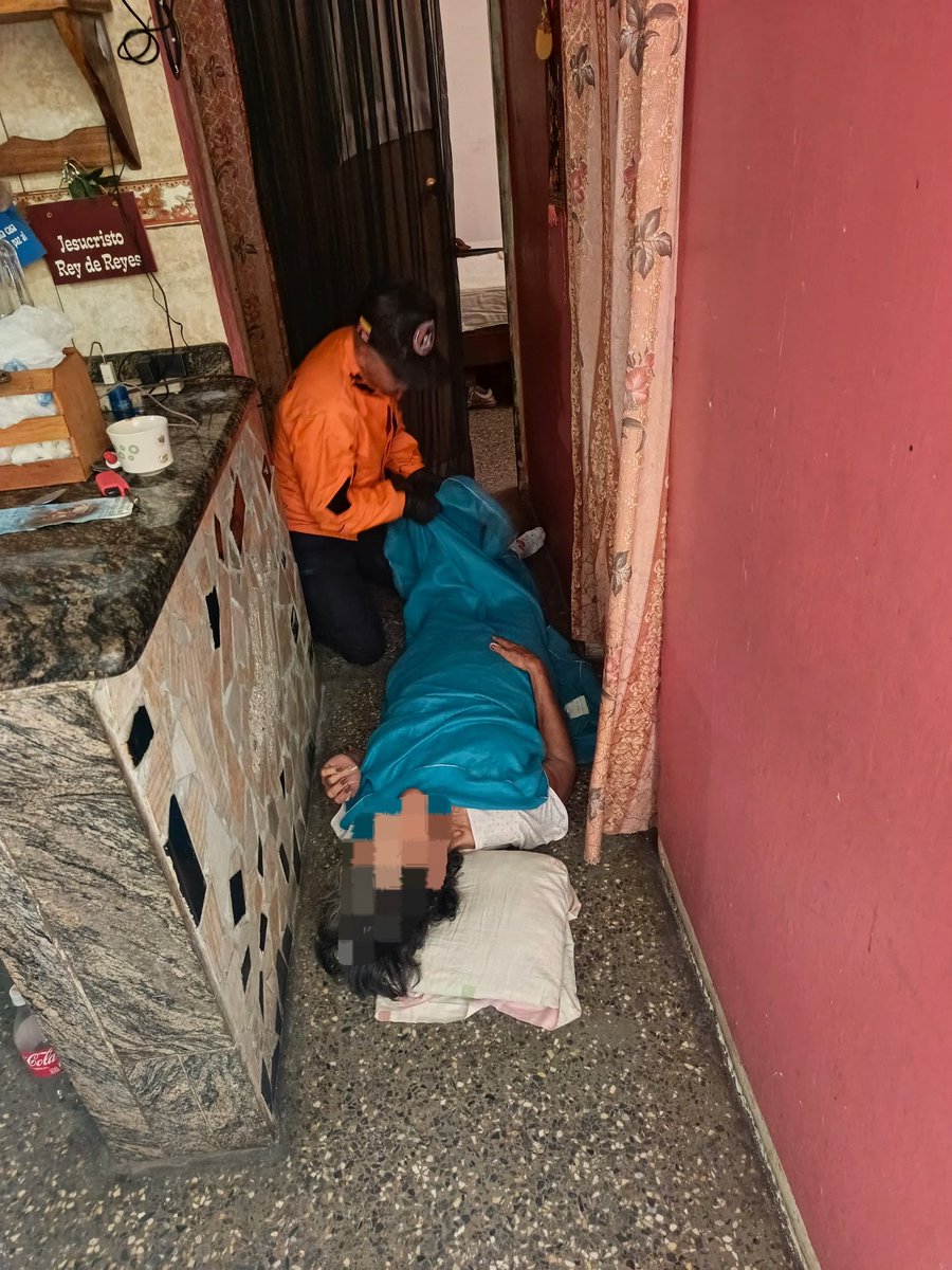 pcmbi (@pcmbi) on Twitter photo #19Feb Atención Pre Hospitalaria a (1) Persona 👤 Lesionada por Sufrir Caída de sus Propios Pies 👣 Dentro de una Vivienda 🏠 en la UD 17 Sector 13 de Caña de Azúcar #MBI <a href="/BrullerbyPSUV/">Brullerby Suárez</a> <a href="/droopy171/">Alexander Sanchez</a> <a href="/efrenochoa/">efren ochoa</a> <a href="/PCivil_Ve/">Protección Civil</a> @Zoedanaraguapc <a href="/DulceyParadaM/">G/D Marlon Dulcey Parada</a> <a href="/Vgrpc_MIJP/">VGRPC</a> #19Feb Atención Pre Hospitalaria a (1) Persona 👤 Lesionada por Sufrir Caída de sus Propios Pies 👣 Dentro de una Vivienda 🏠 en la UD 17 Sector 13 de Caña de Azúcar #MBI <a href="/BrullerbyPSUV/">Brullerby Suárez</a> <a href="/droopy171/">Alexander Sanchez</a> <a href="/efrenochoa/">efren ochoa</a> <a href="/PCivil_Ve/">Protección Civil</a> @Zoedanaraguapc <a href="/DulceyParadaM/">G/D Marlon Dulcey Parada</a> <a href="/Vgrpc_MIJP/">VGRPC</a>