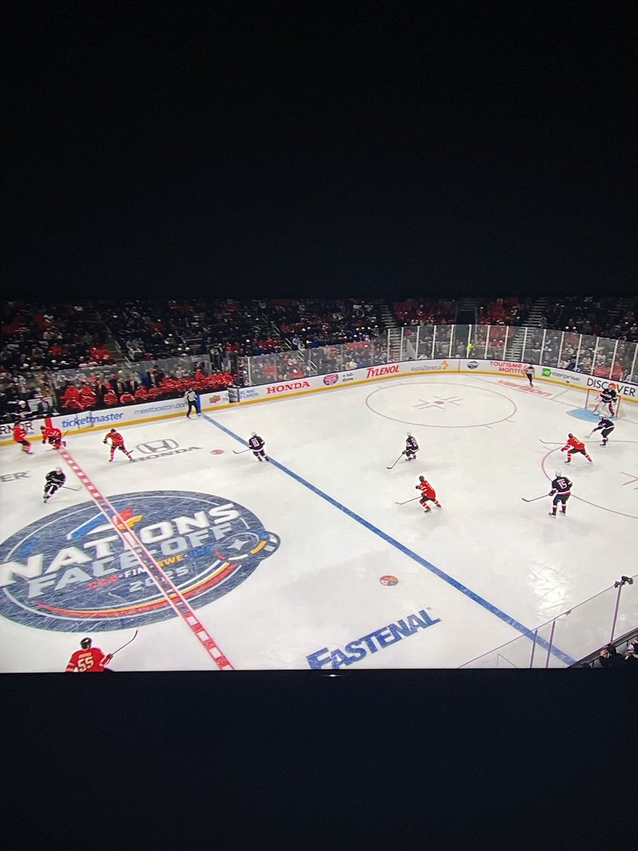 TyZwight's tweet photo. So how exactly is this not a penalty? The entire US bench saw it and were standing up yelling for it. https://t.co/eKD5Mjt54y