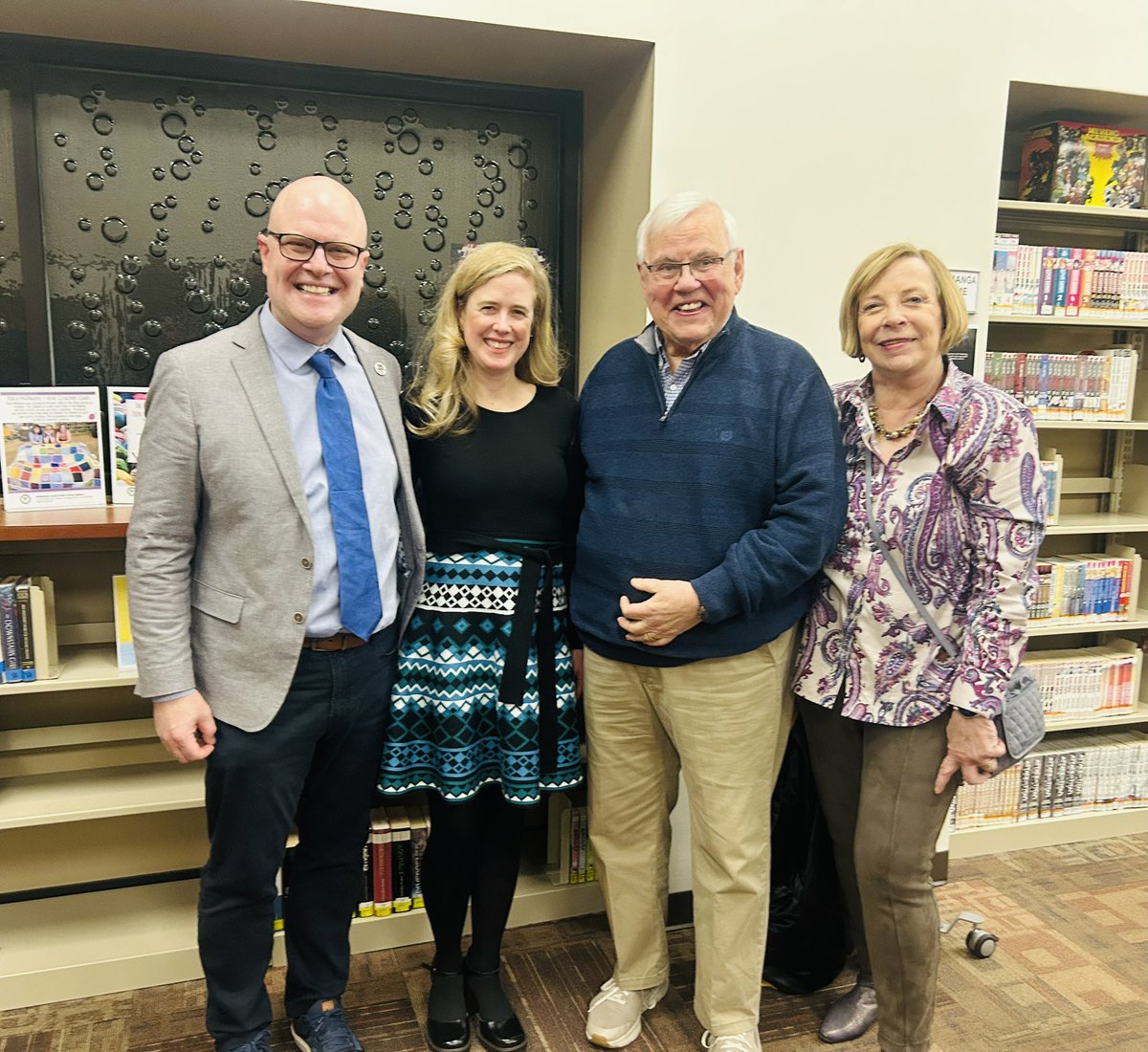 Great night at the Love Our Libraries fundraiser for the Williamson County Public Library. SRO crowd all got copies of STRONG INSIDE 10th anniv ed. w/ Voice of the Nashville Predators Pete Weber moderating. Nice to be among supporters of books, libraries &amp; the freedom to read!