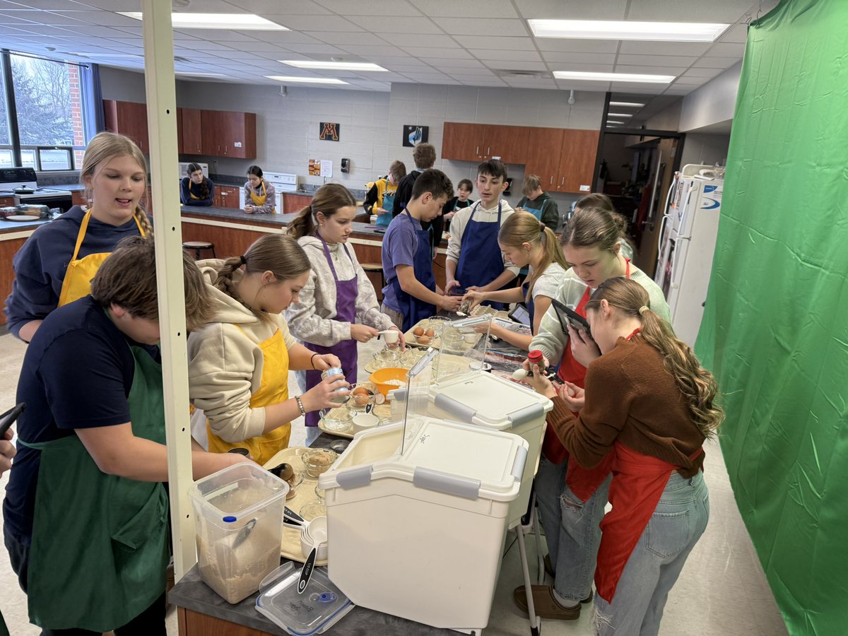 BizMathGuy's tweet image. Business Math 8 - Budget Cooking Challenge:
In this hands-on lesson, Business Math 8 students put their budgeting skills to the test by planning and preparing six different meals for a party of four—all within a strict $20 budget. #BearGrove #Bizmathguy @ByronMSBears @ByronBears