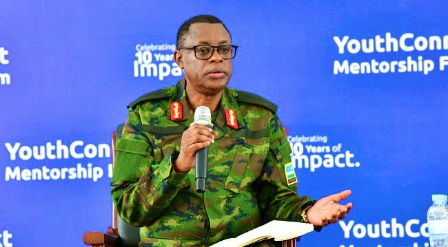 Gen (Rtd) James Kabarebe:
✍🏽 A humble soldier 
✍🏽 A strong diplomat
✍🏽 An inspiration for our youth 
🇷🇼 Our history keeper 
🇷🇼 The liberation journey witness
🇷🇼 Inkotanyi cyane
#Turikumwe 🫶🏽